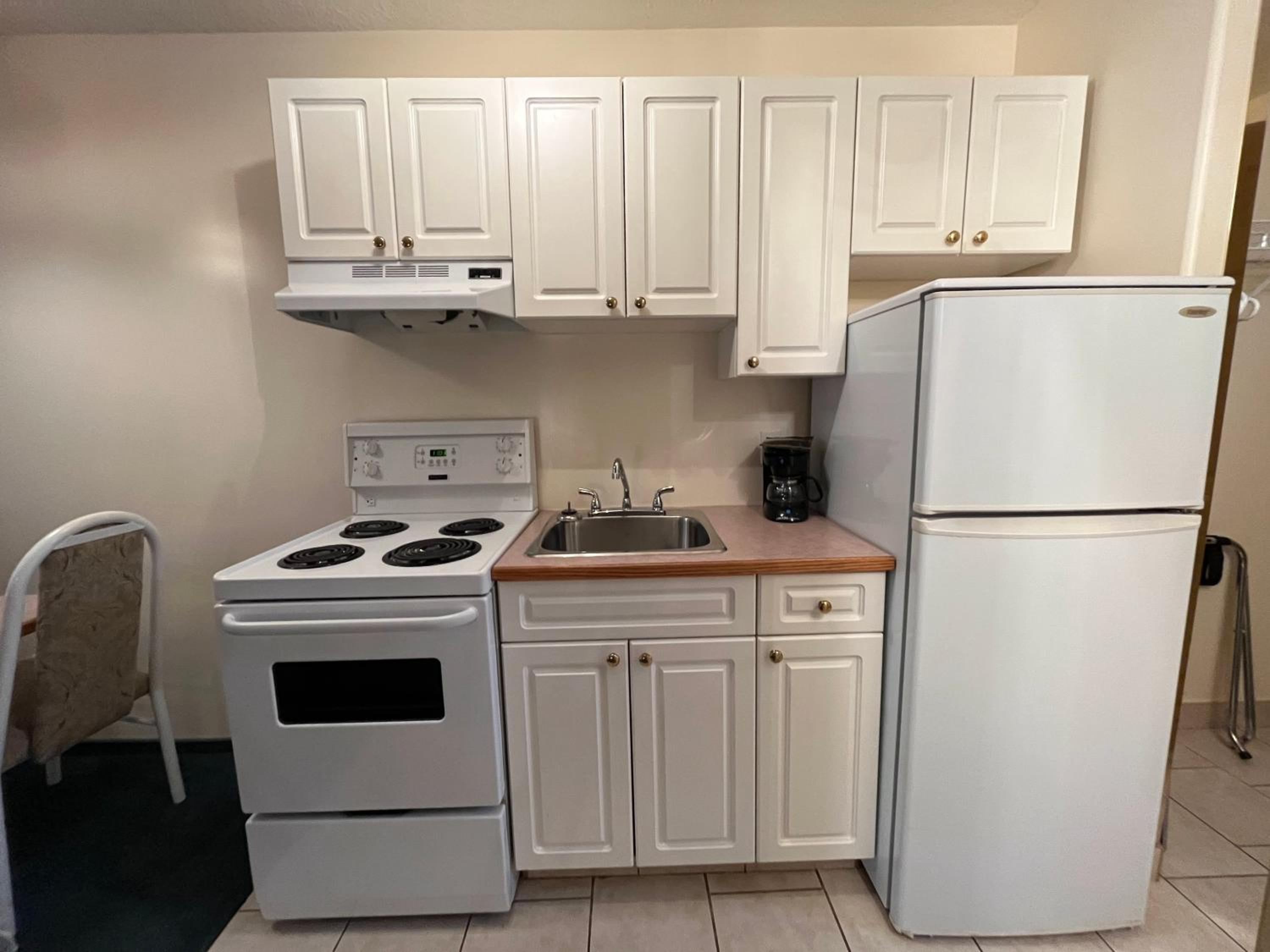 Two Queen Beds with Kitchen - Photo 4