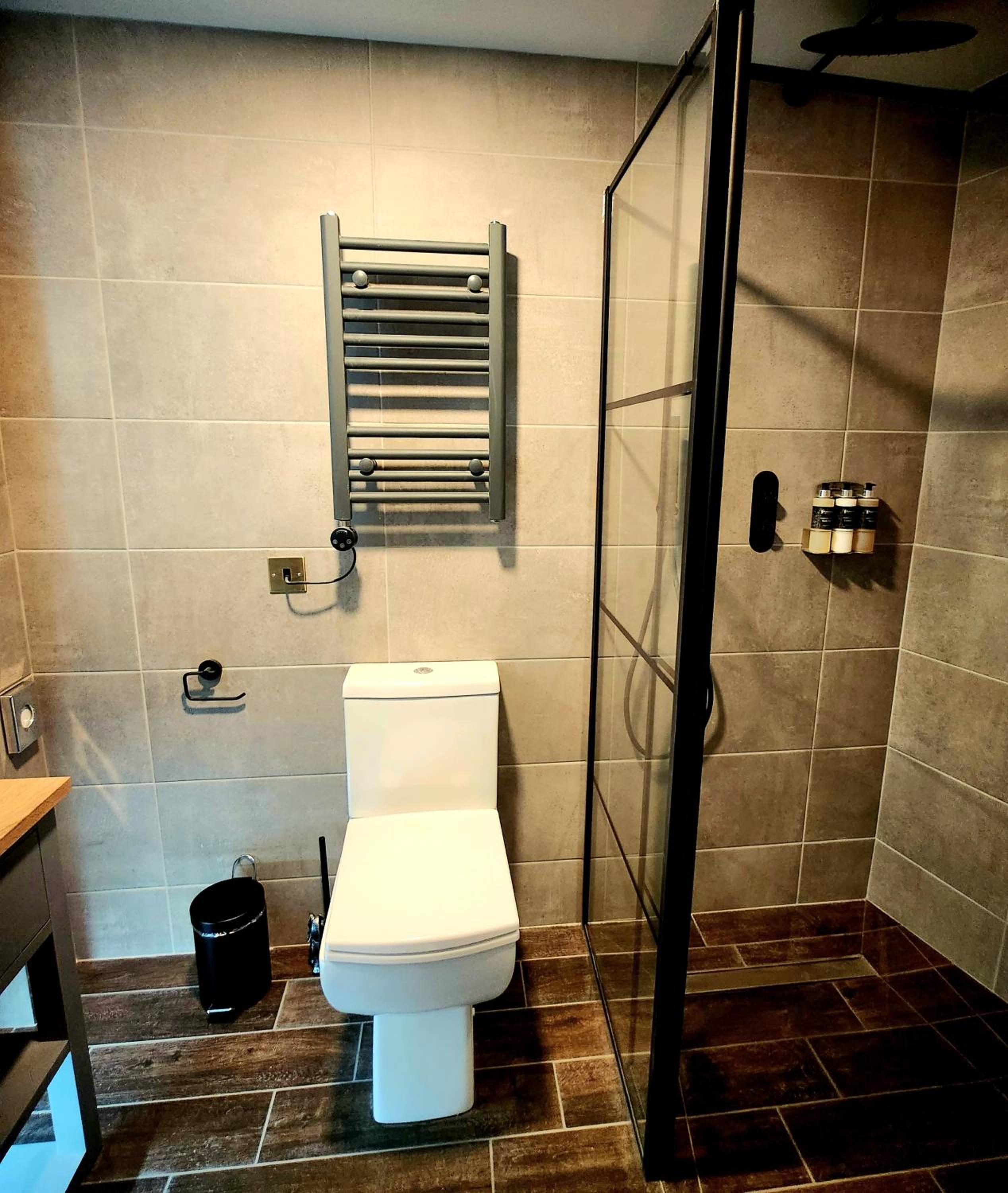 Executive Suite - Photo 13
