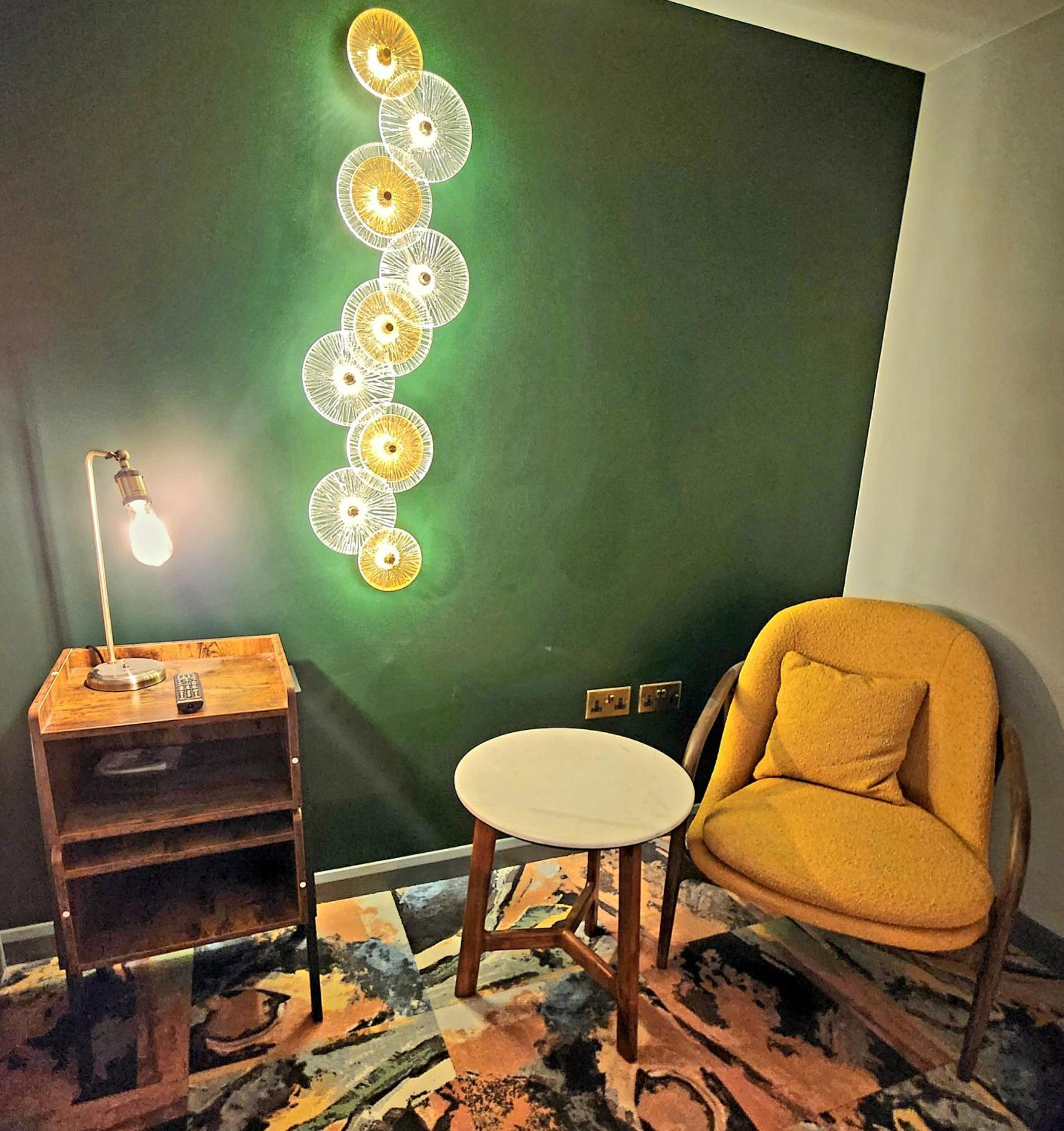 Executive Suite - Photo 6