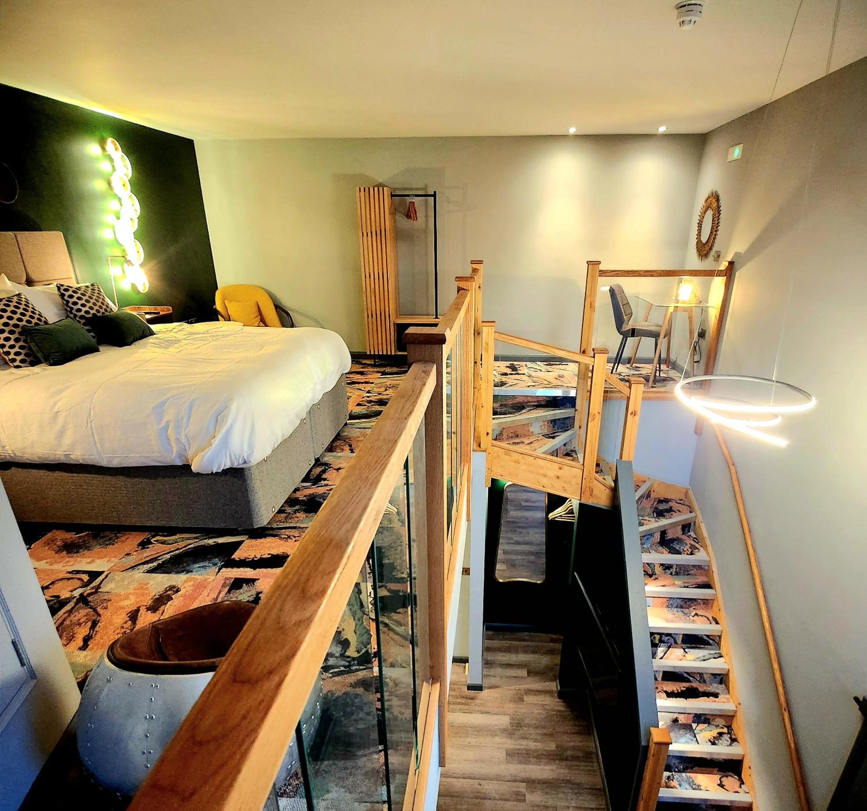 Executive Suite - Photo 5