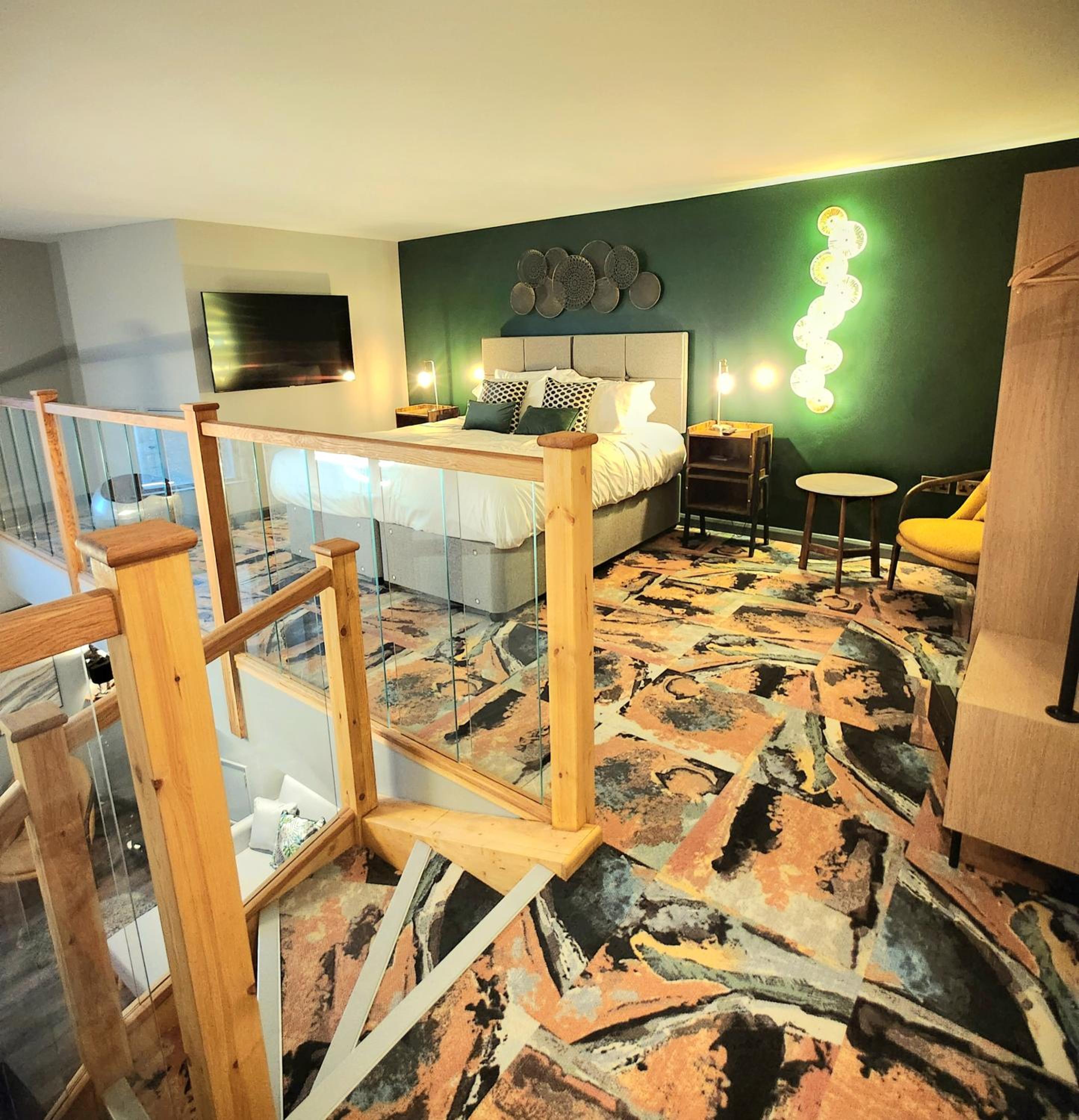 Executive Suite - Photo 4