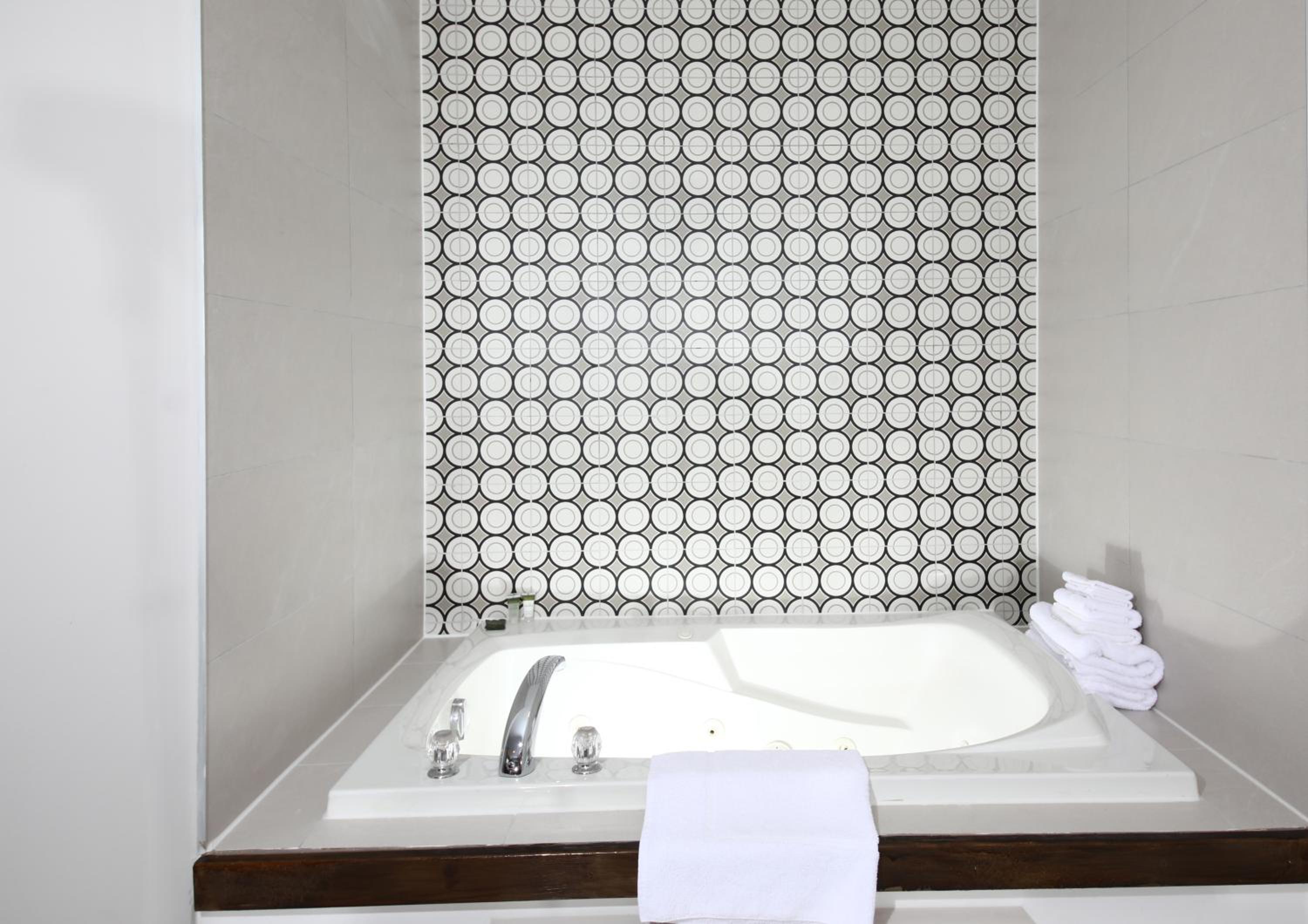 King Suite with Spa Bath photo 2
