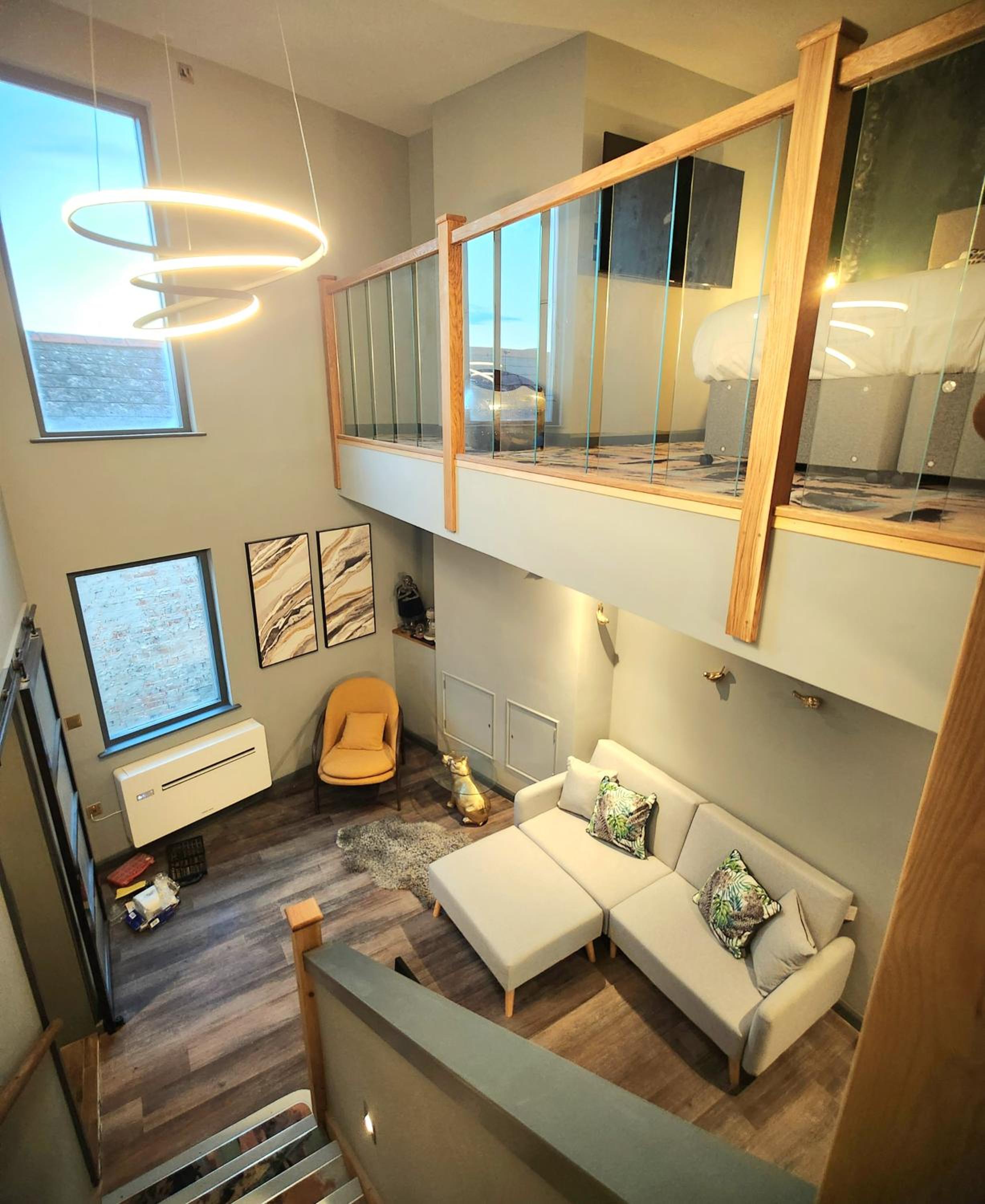 Executive Suite - Photo 14