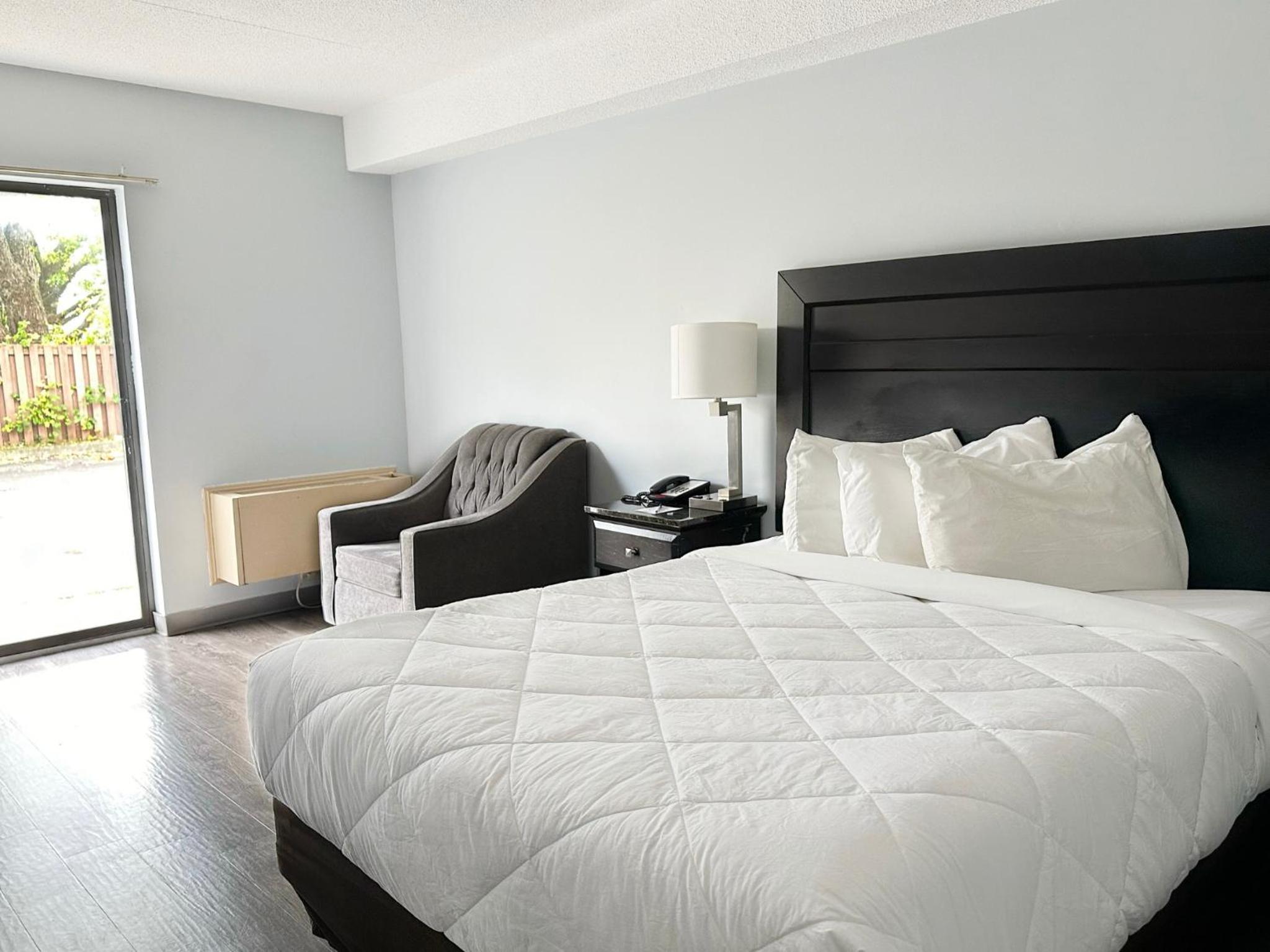 Queen Room - Mobility Access/Non-Smoking - Photo 2