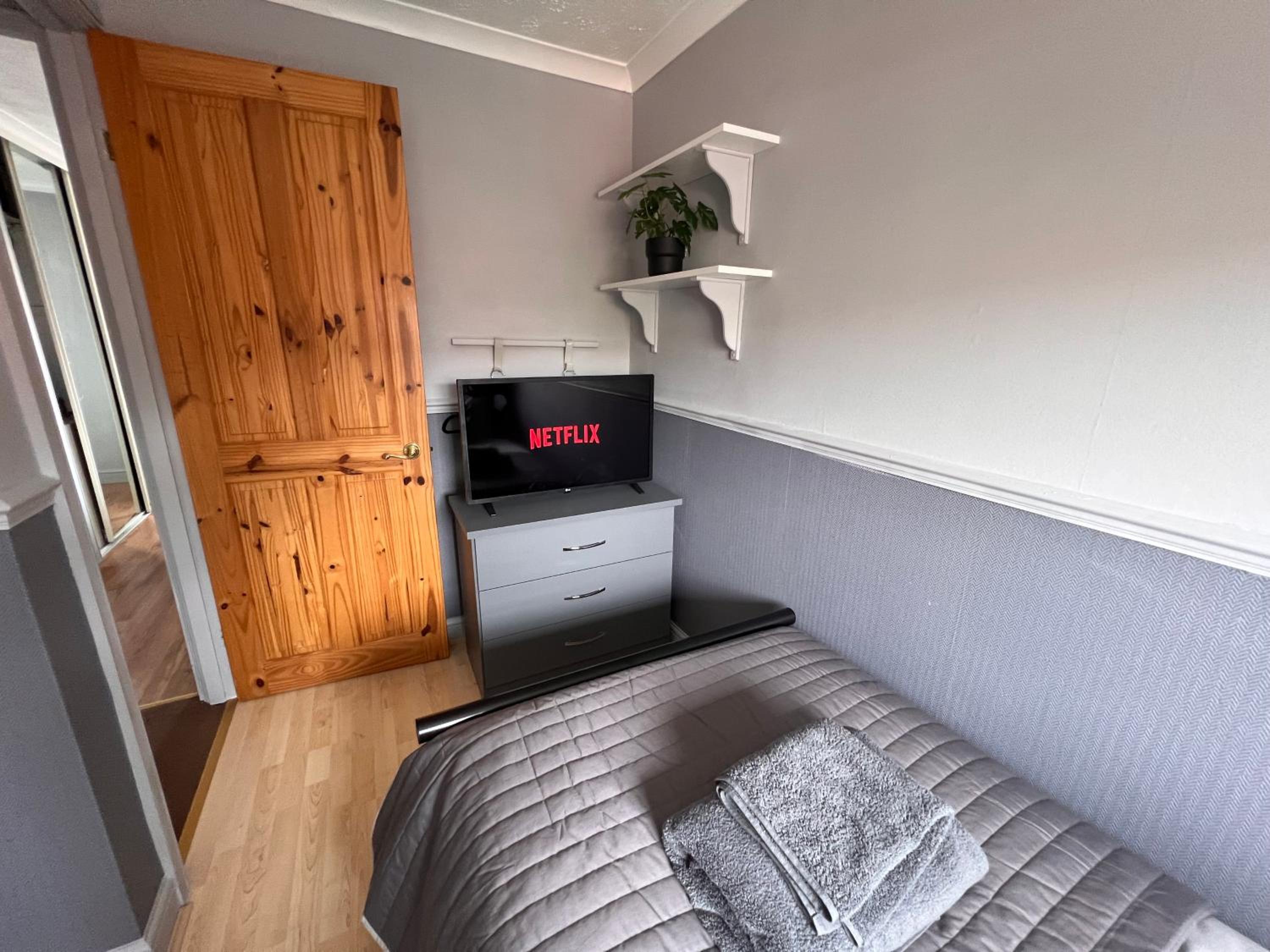 Two-Bedroom House photo 3