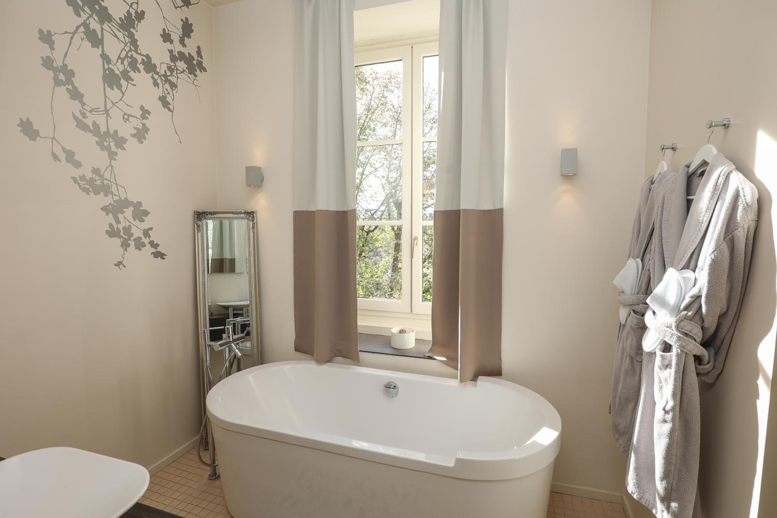 King Suite - Photo 3