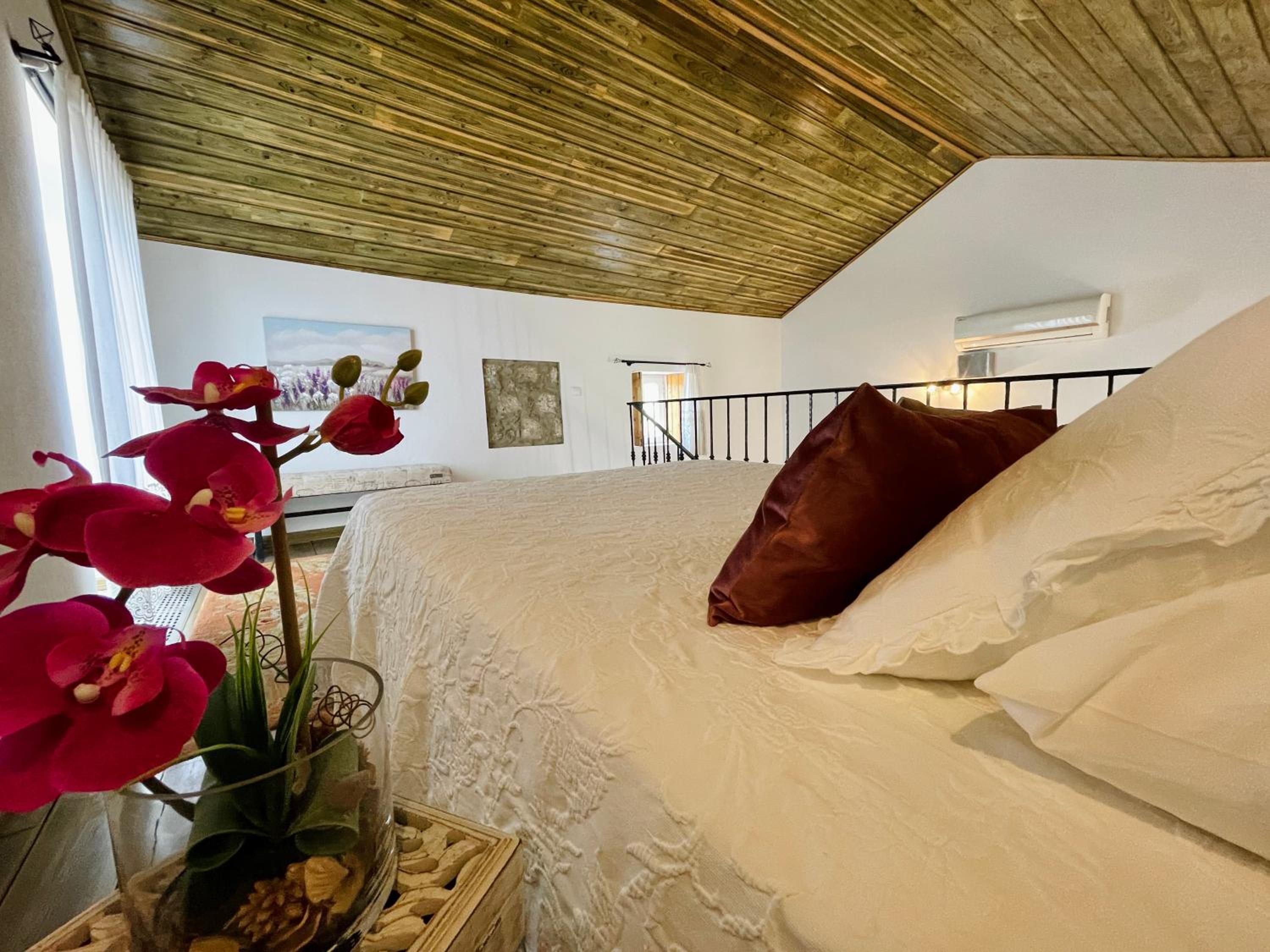 One-Bedroom House - Photo 38