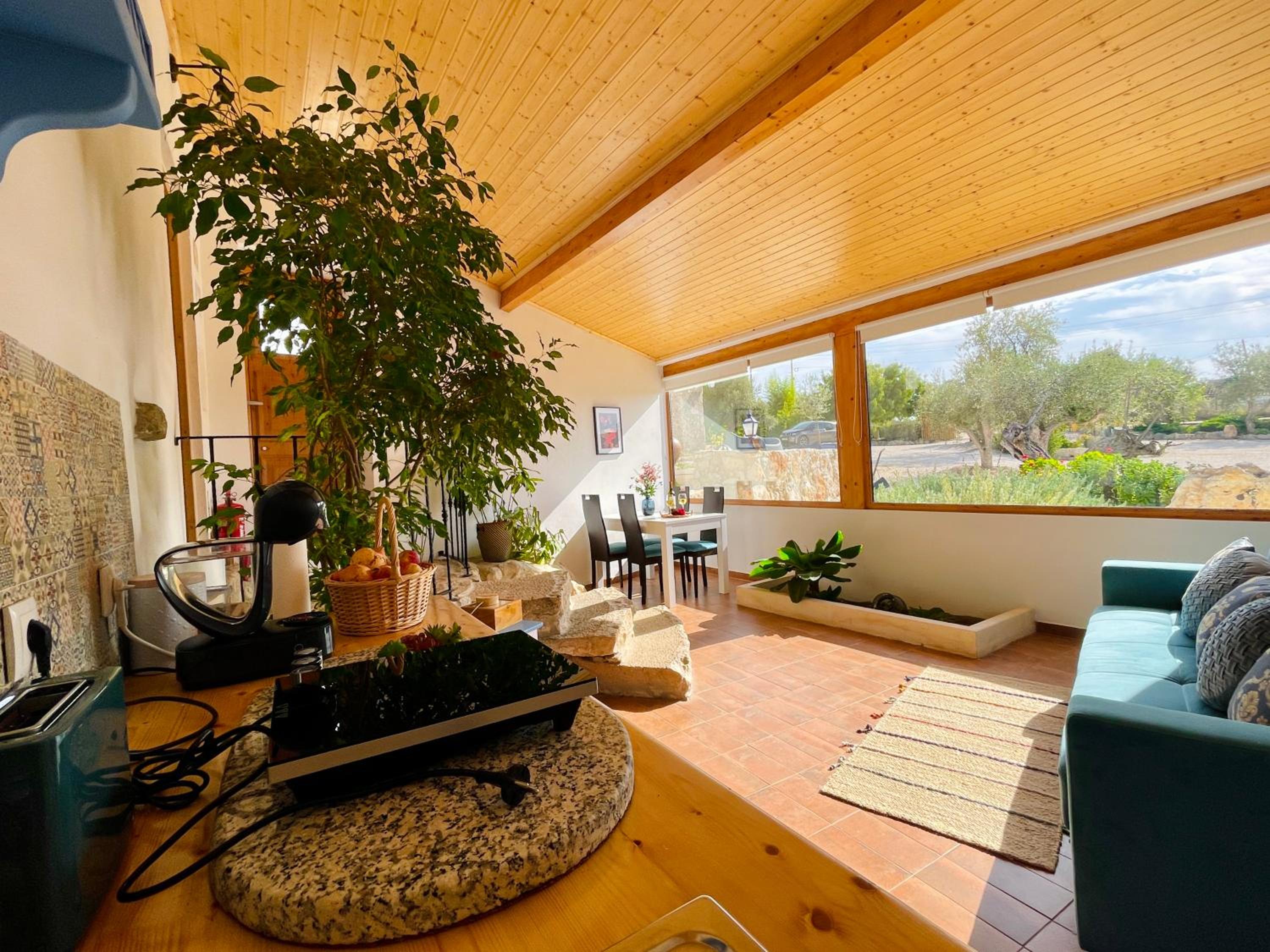 One-Bedroom House - Photo 34