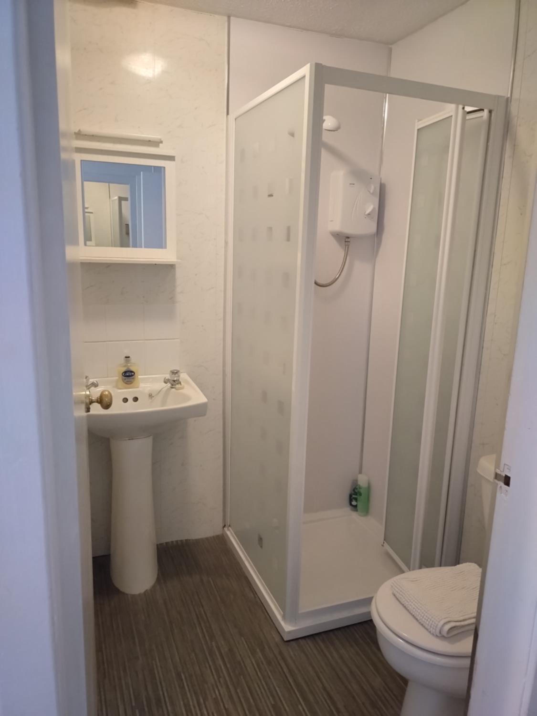 Single Room with Private Bathroom photo 2