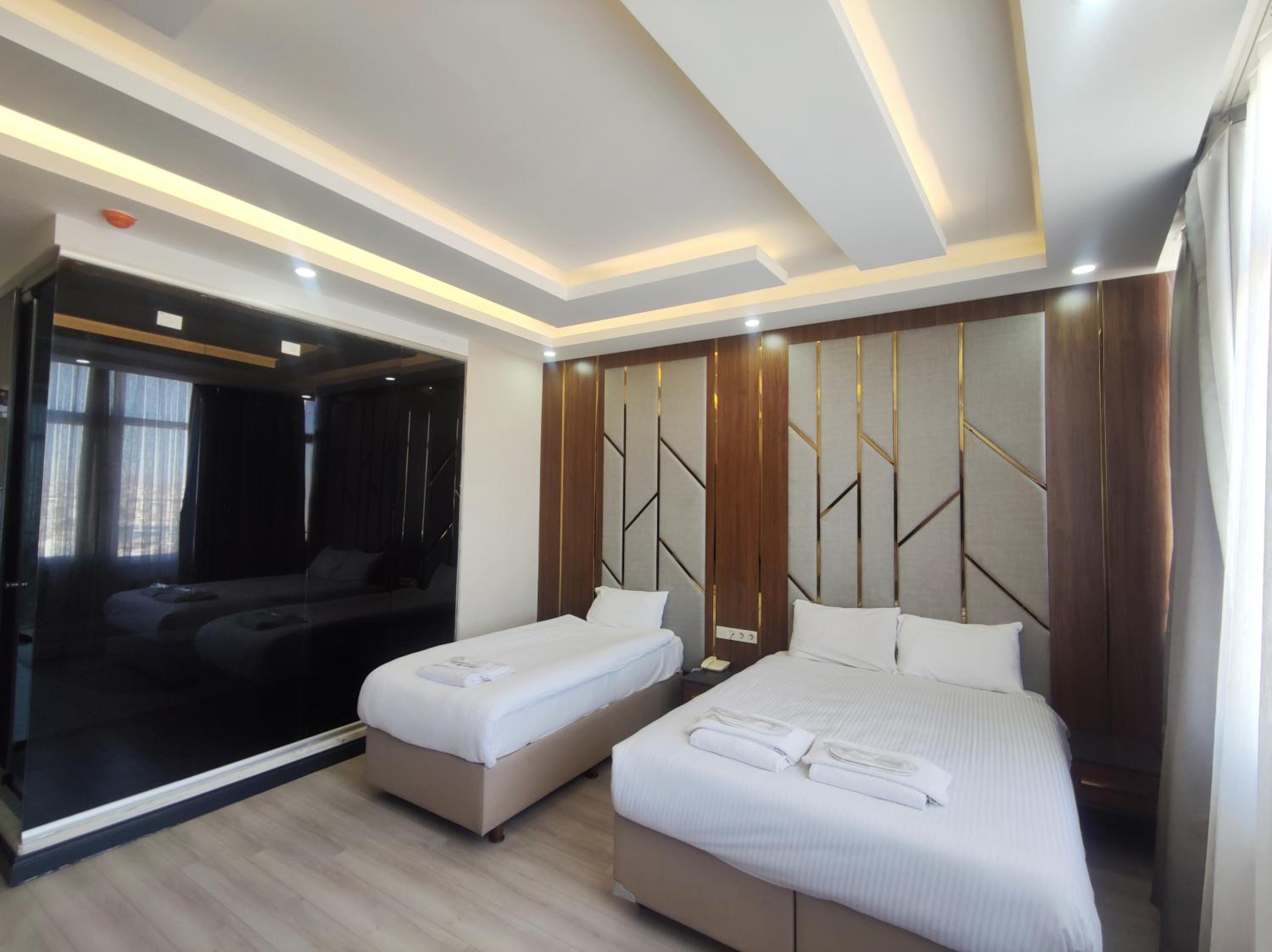 Deluxe Triple Room photo 2