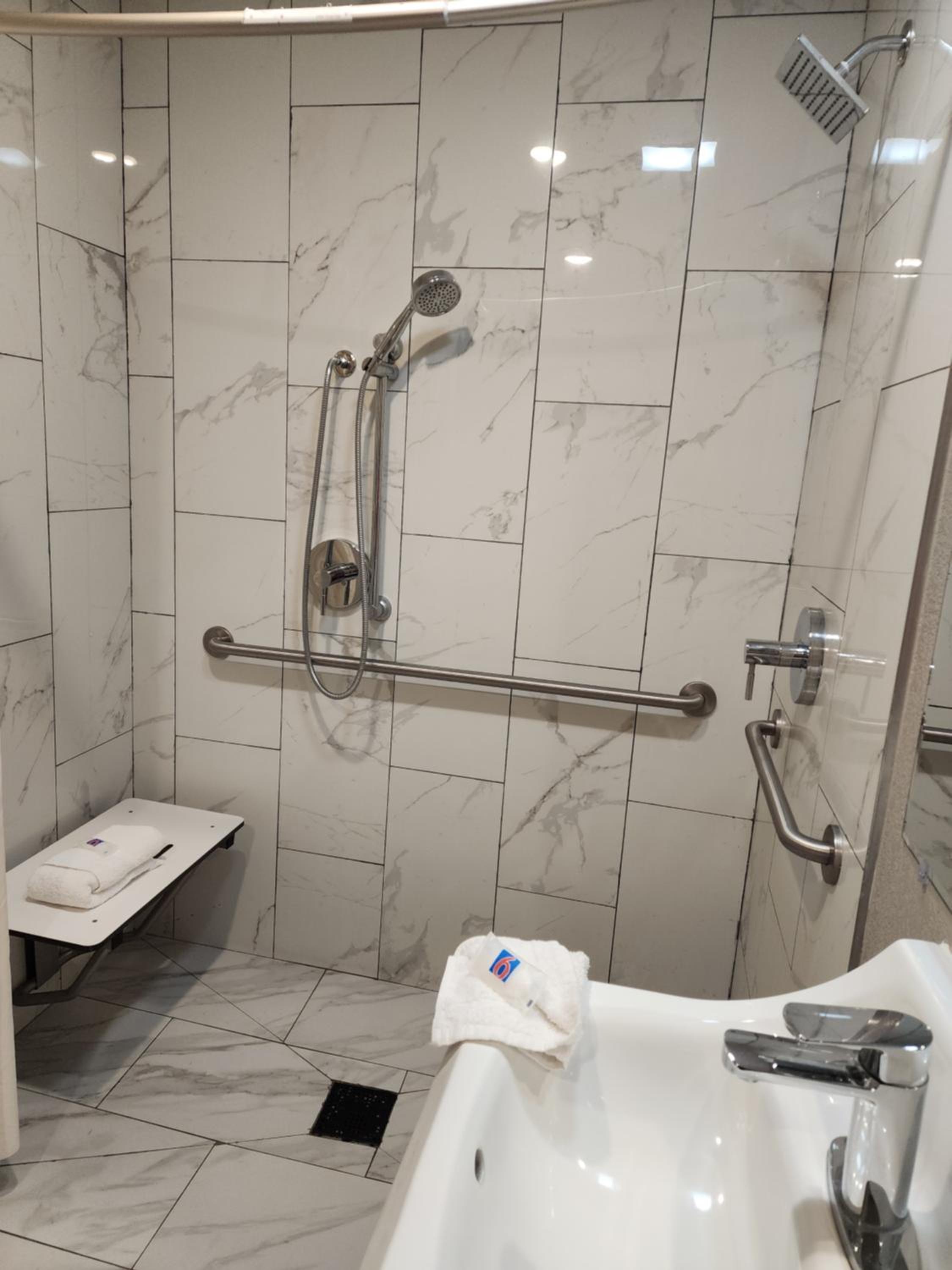 King Room with Roll-in Shower - Disability Access - Non-Smoking photo 3