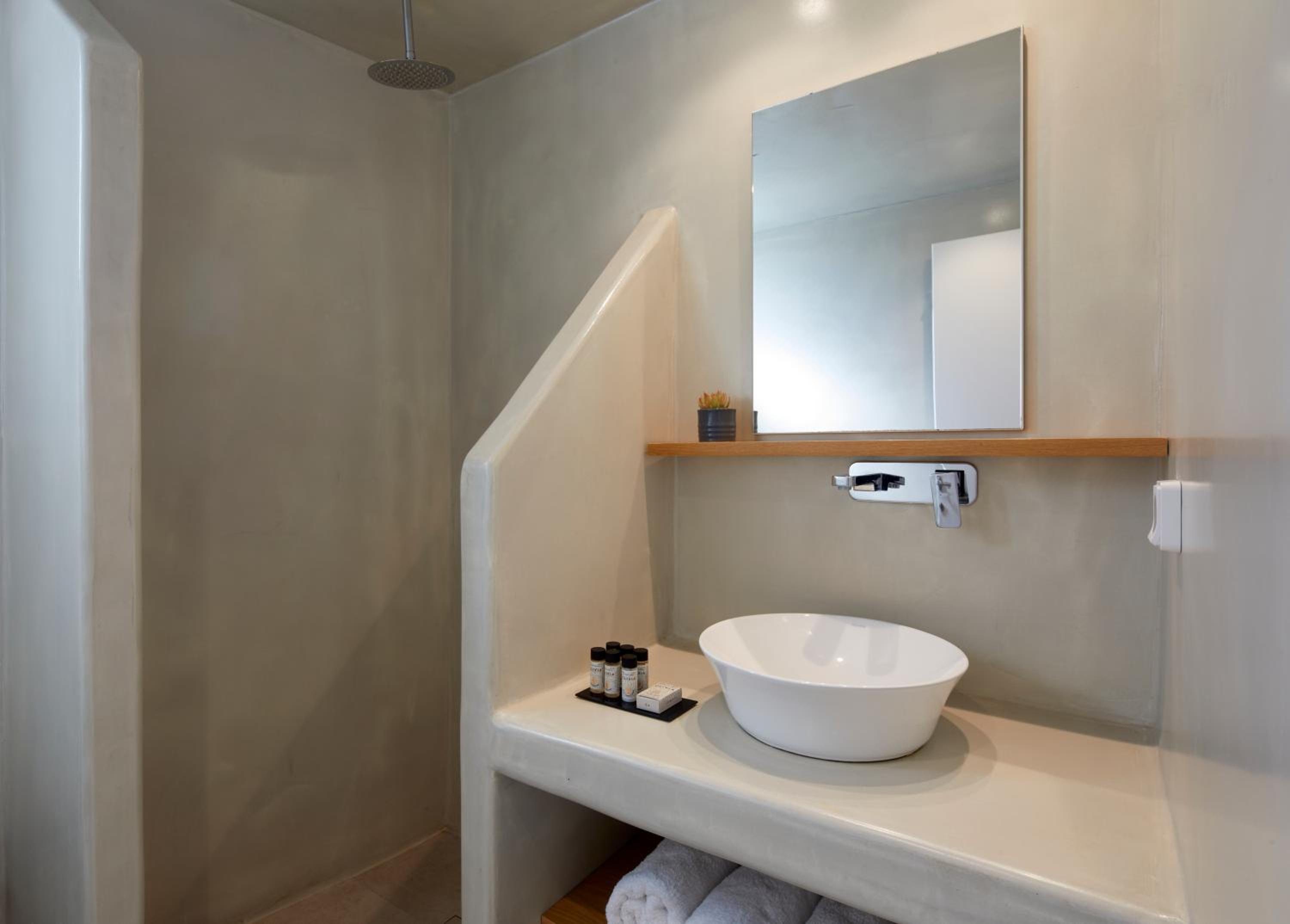 King Suite with outdoor heated Hot Hydromassage Tub - Photo 10