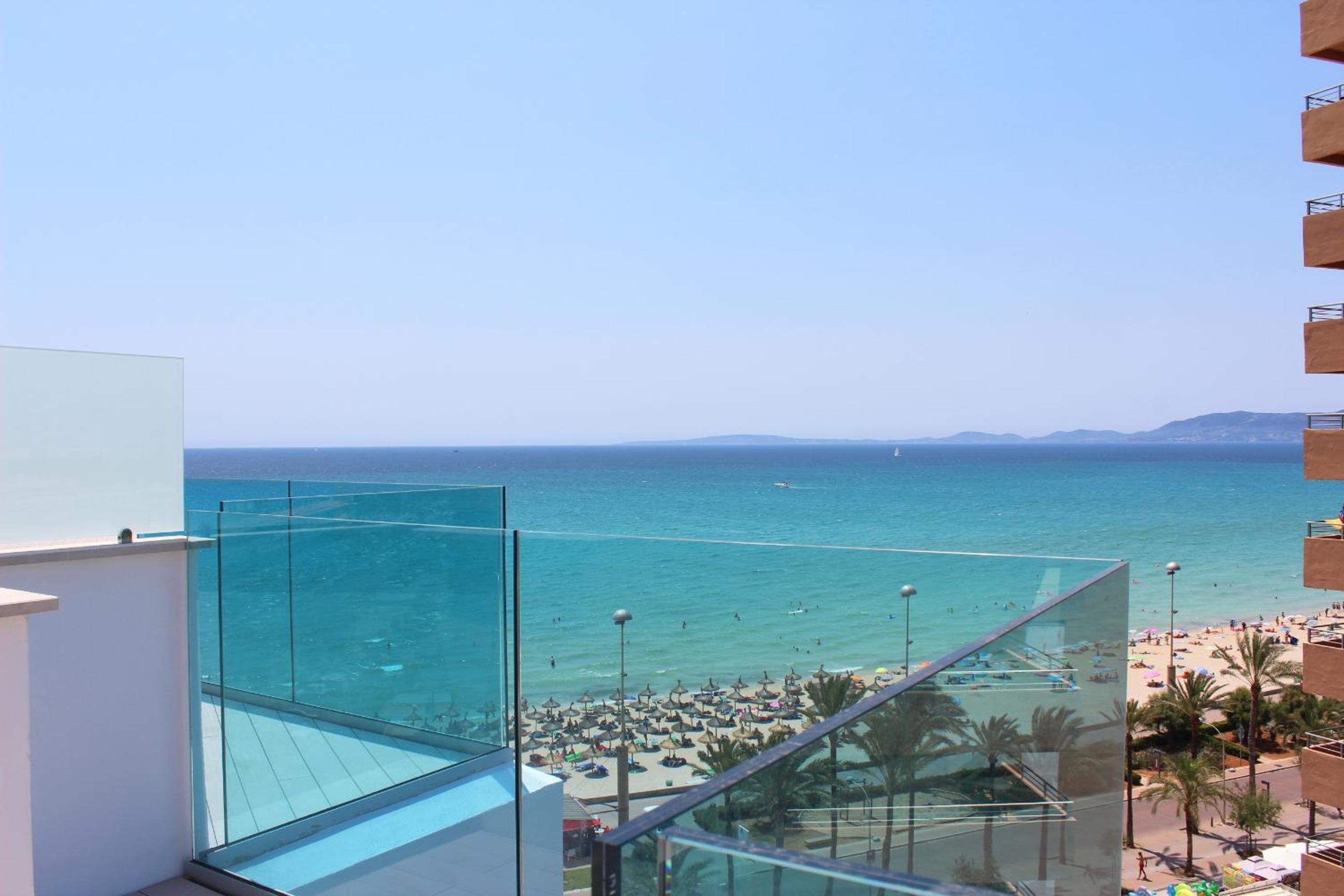 Superior Double or Twin Room with Lateral Sea View with Solarium thumbnail 6