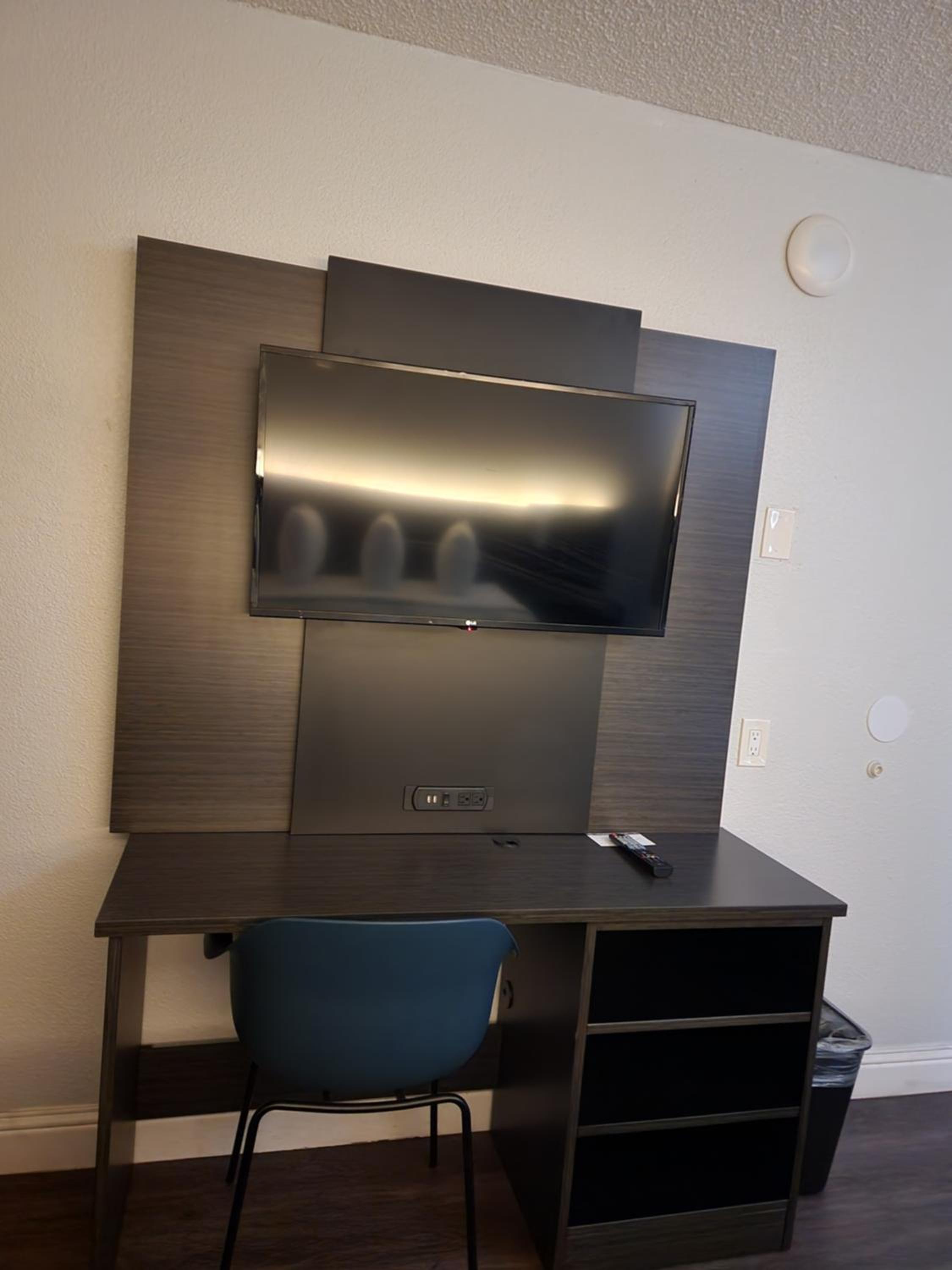 Quadruple Room - Non-Smoking photo 1