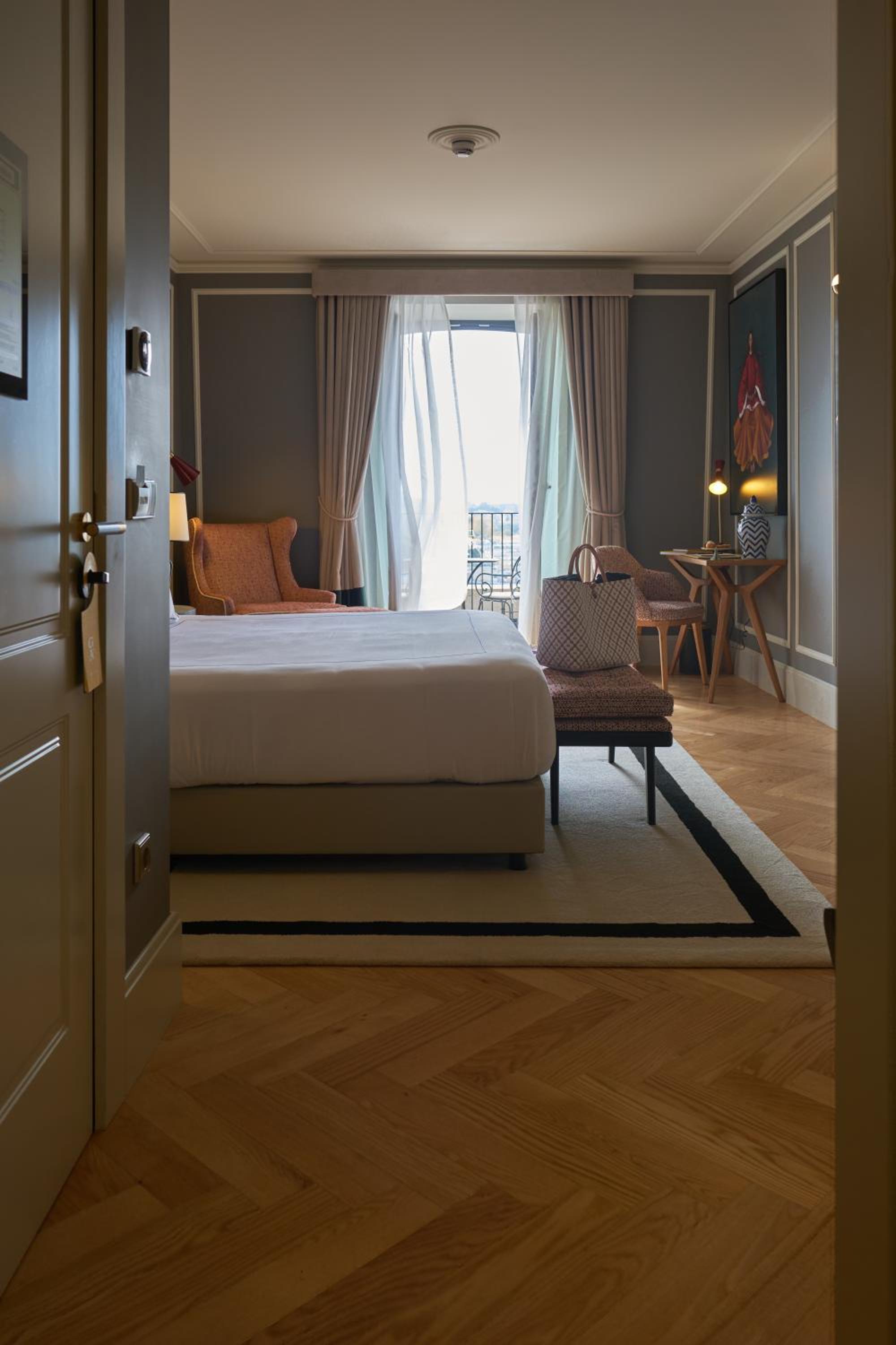 Executive Double Room with Balcony and Bridge View