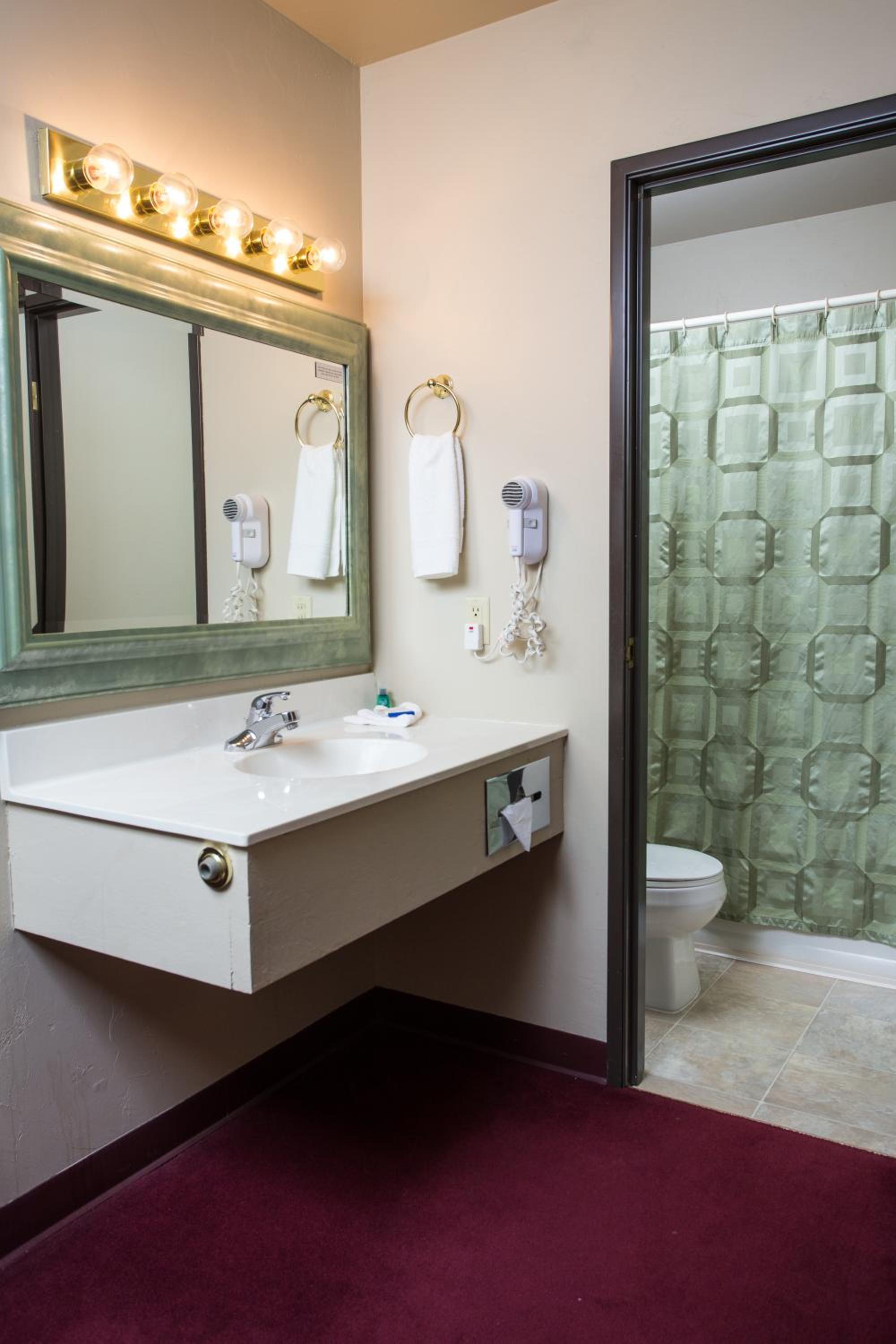 Three Room Suite with Balcony - Photo 4