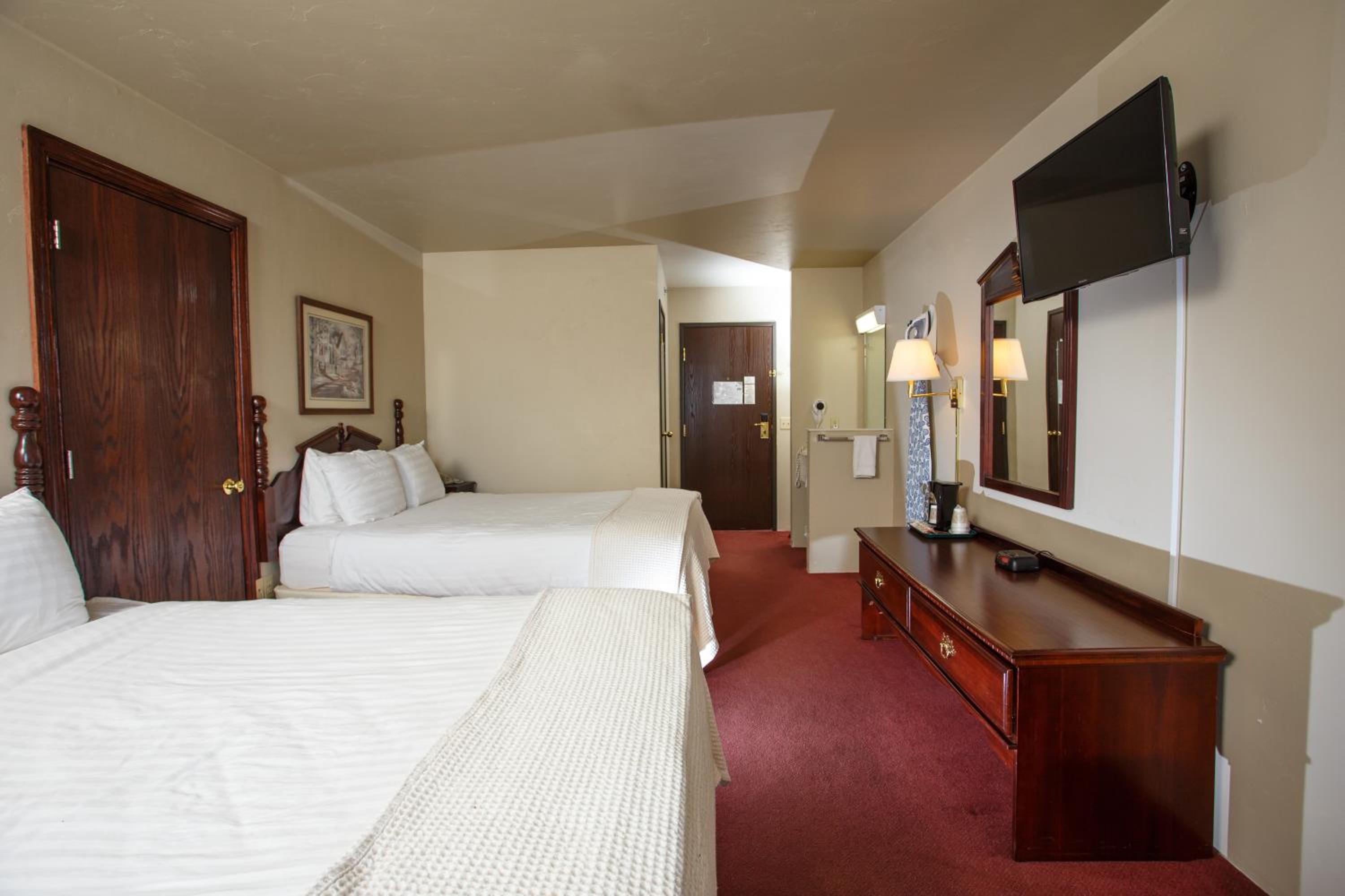 Three Room Suite with Balcony - Photo 2
