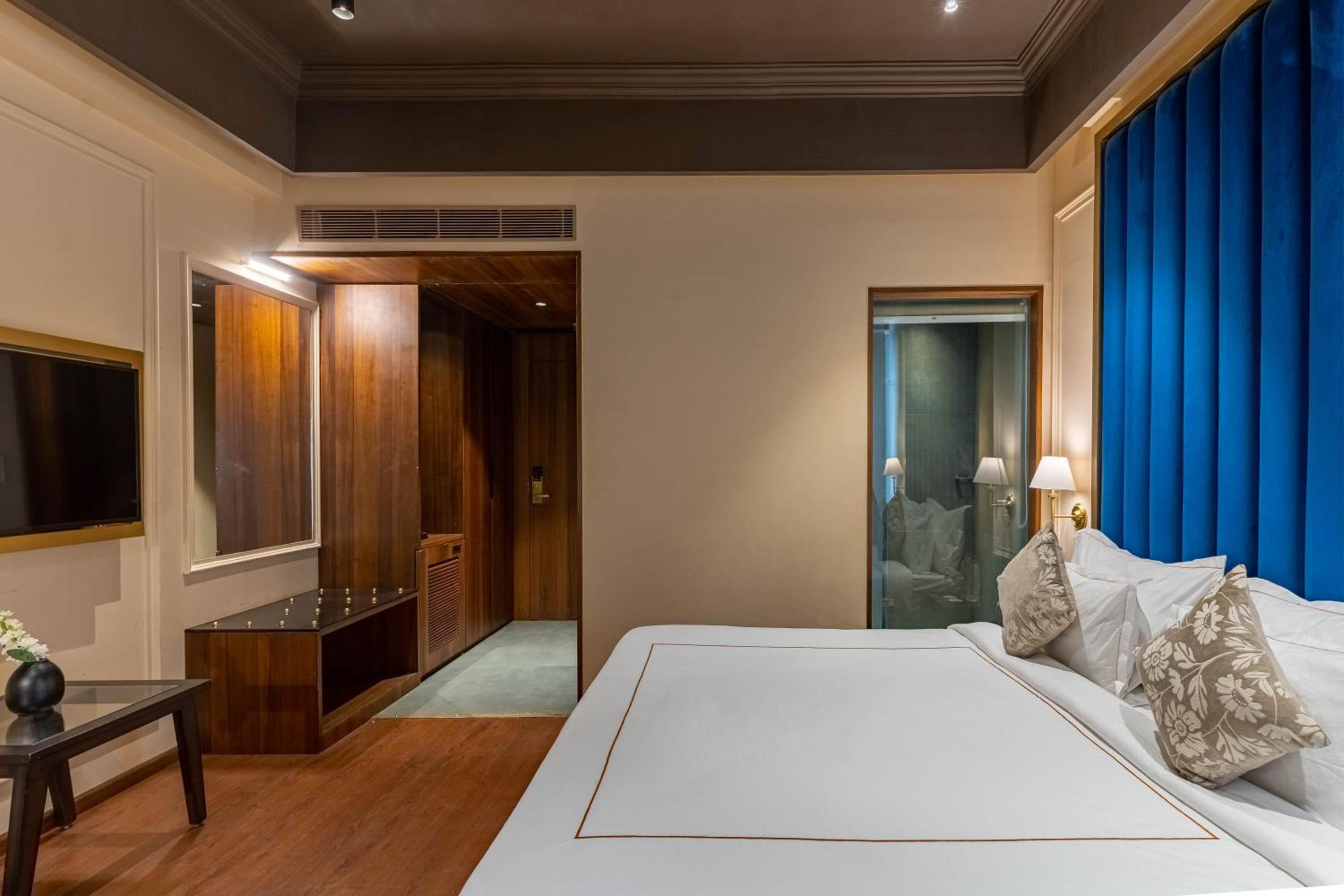 Deluxe Double or Twin Room - Photo 9