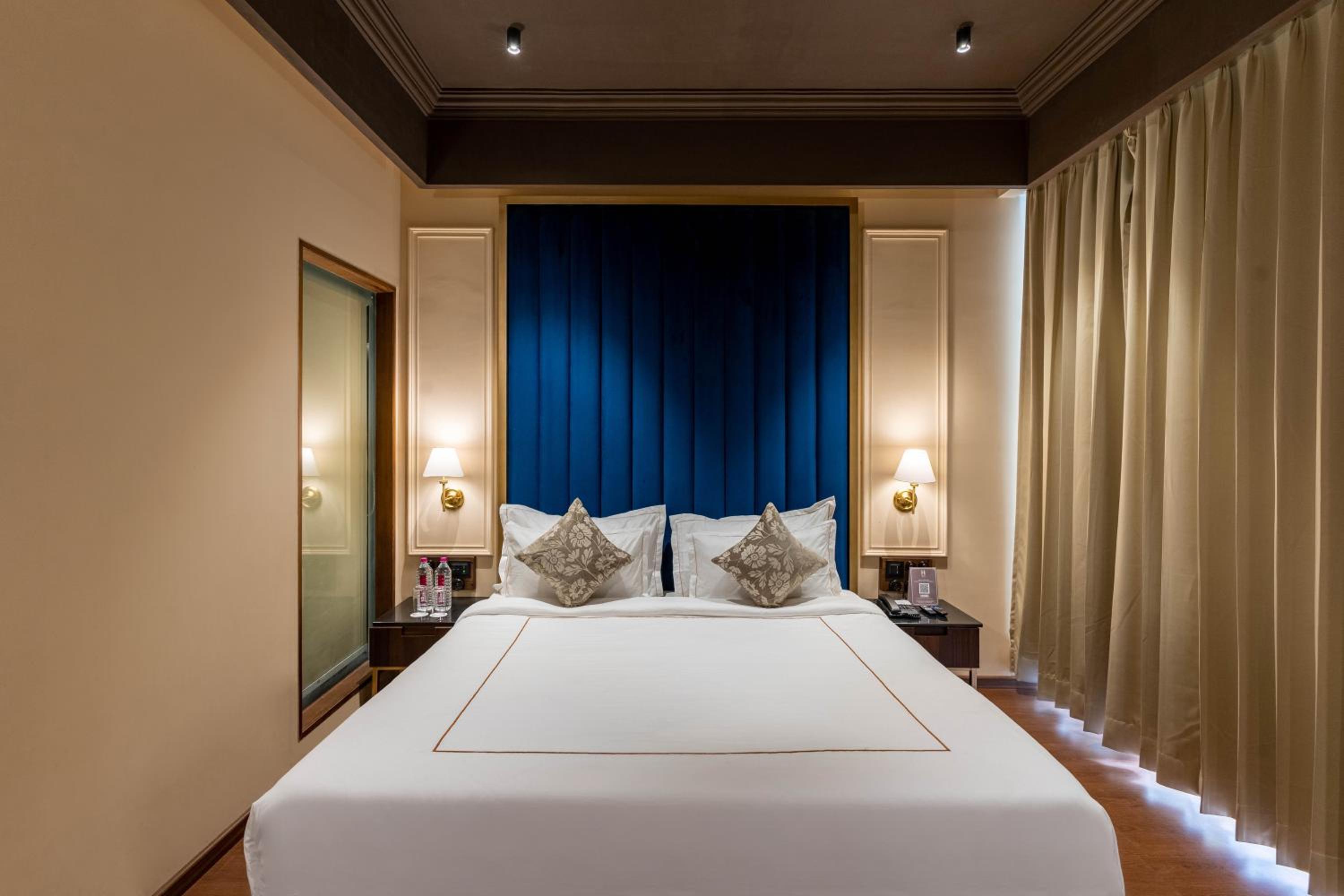 Deluxe Double or Twin Room - Photo 5