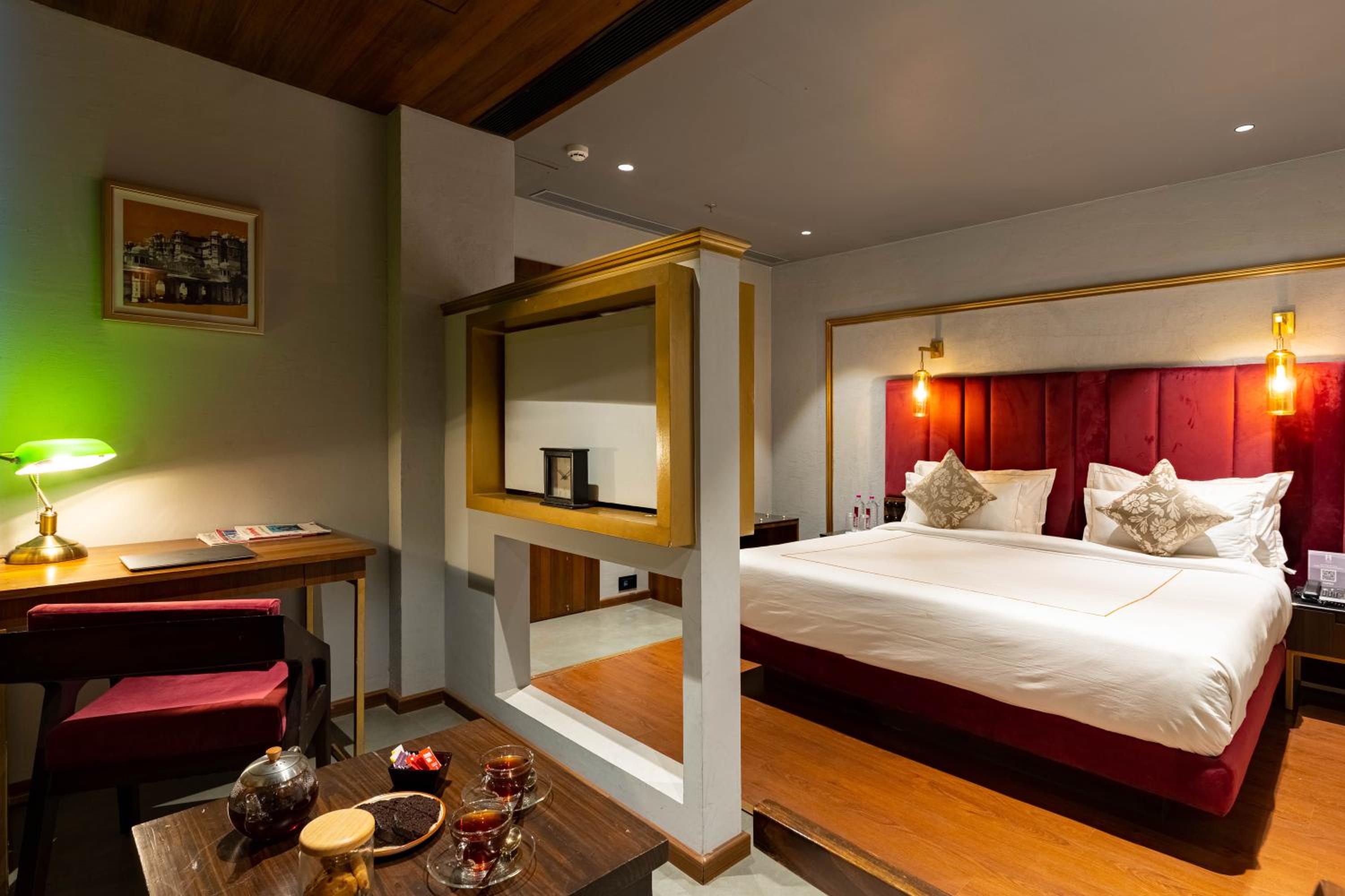 Standard King Room - Photo 2