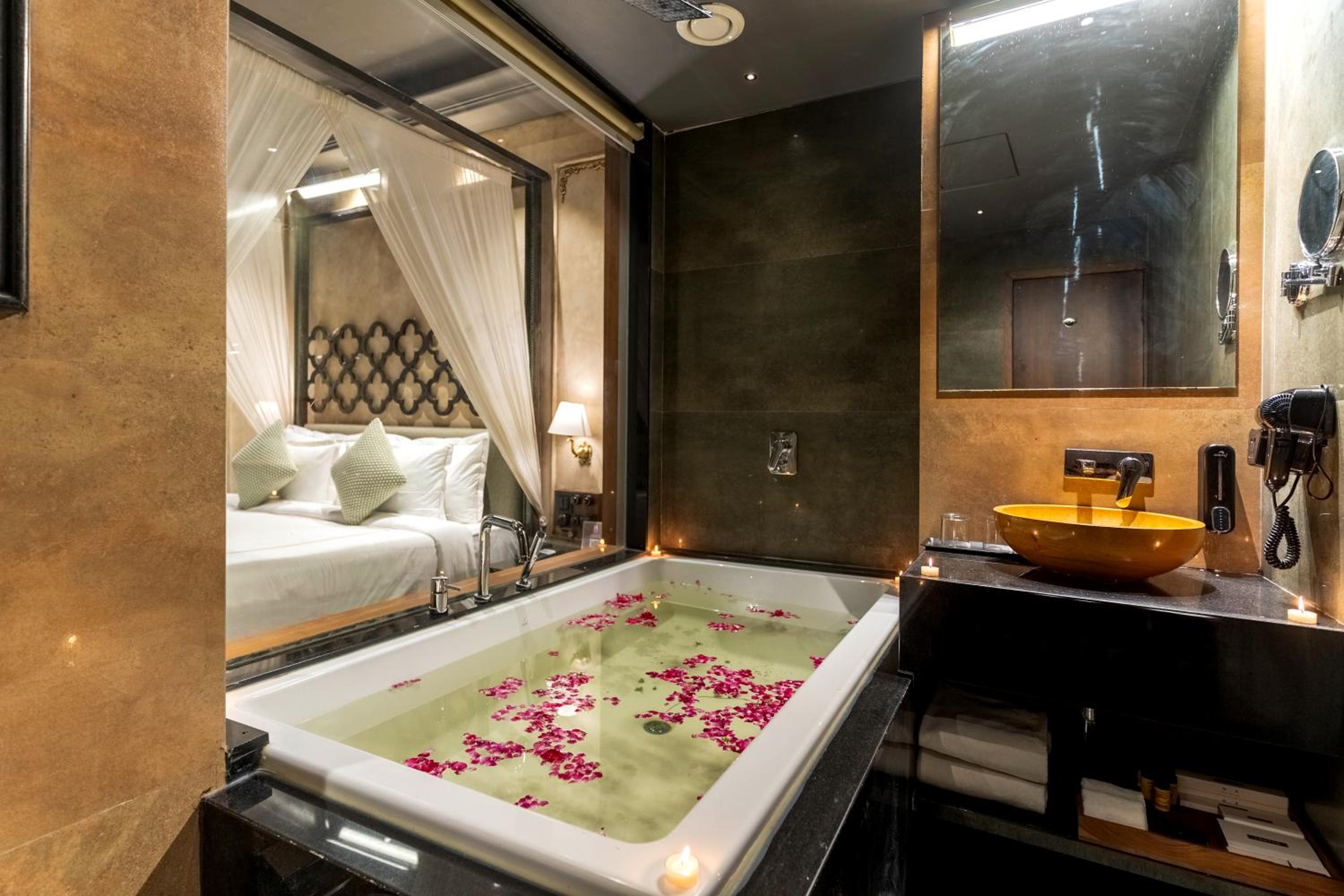 Superior Suite - Photo 5