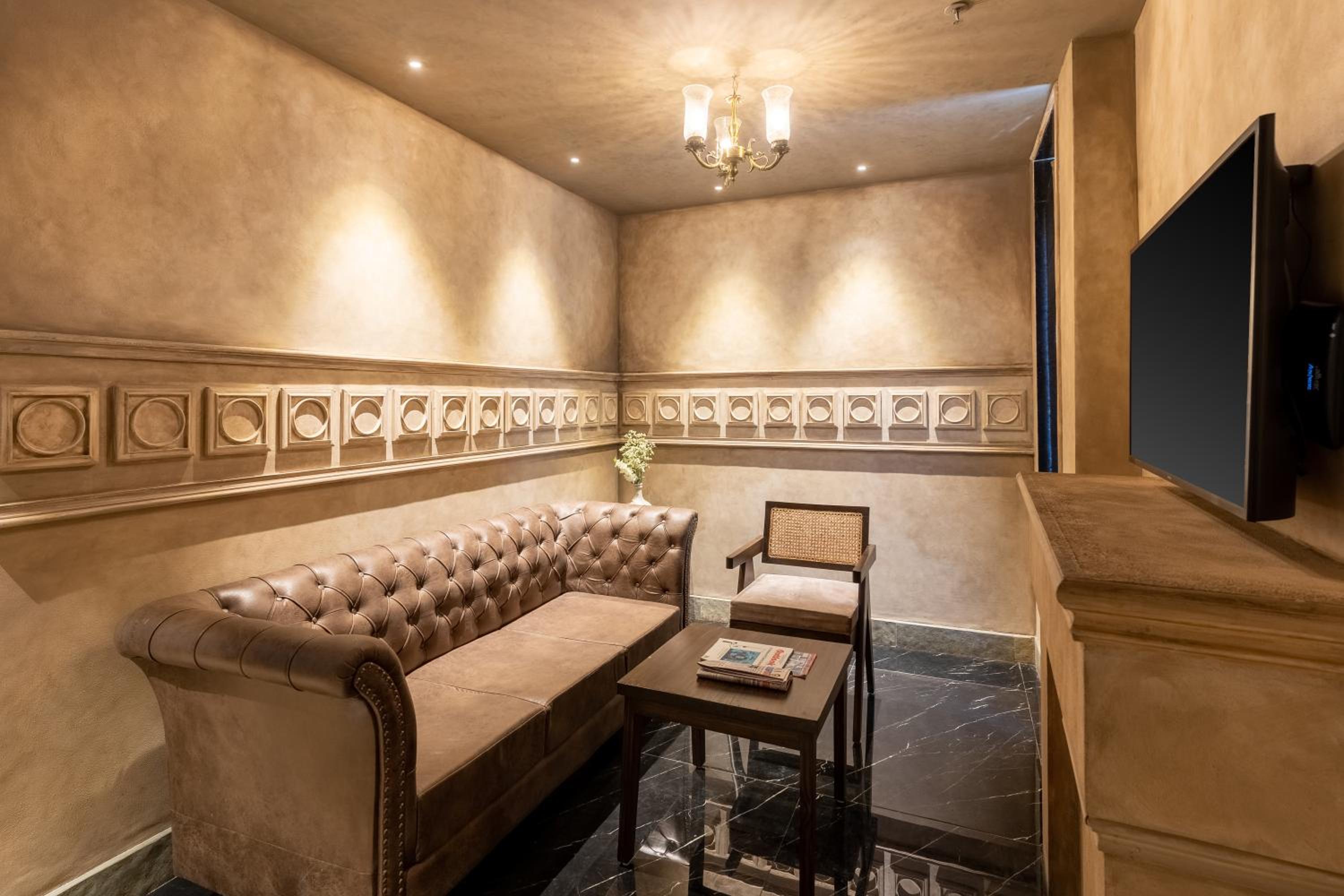 Superior Suite - Photo 9