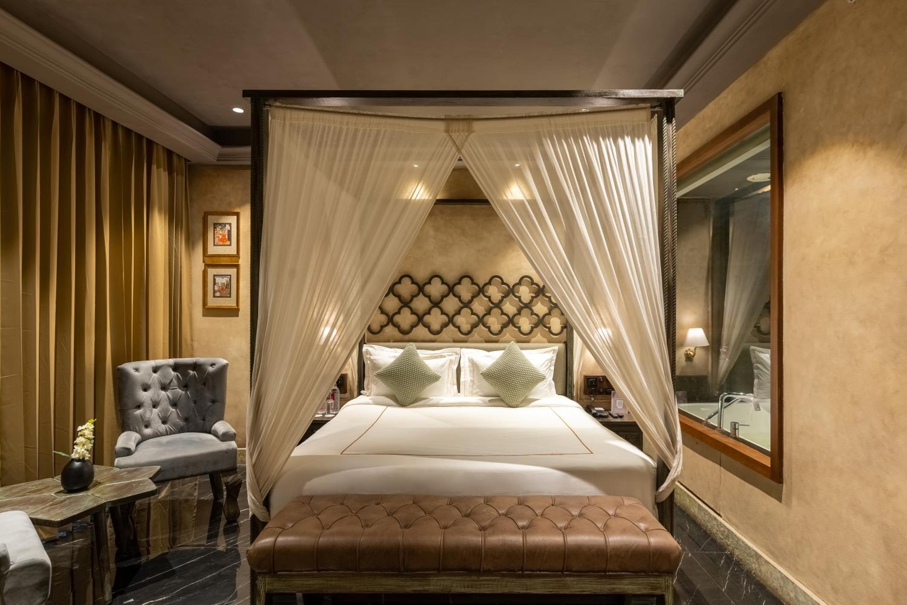 Superior Suite - Photo 12