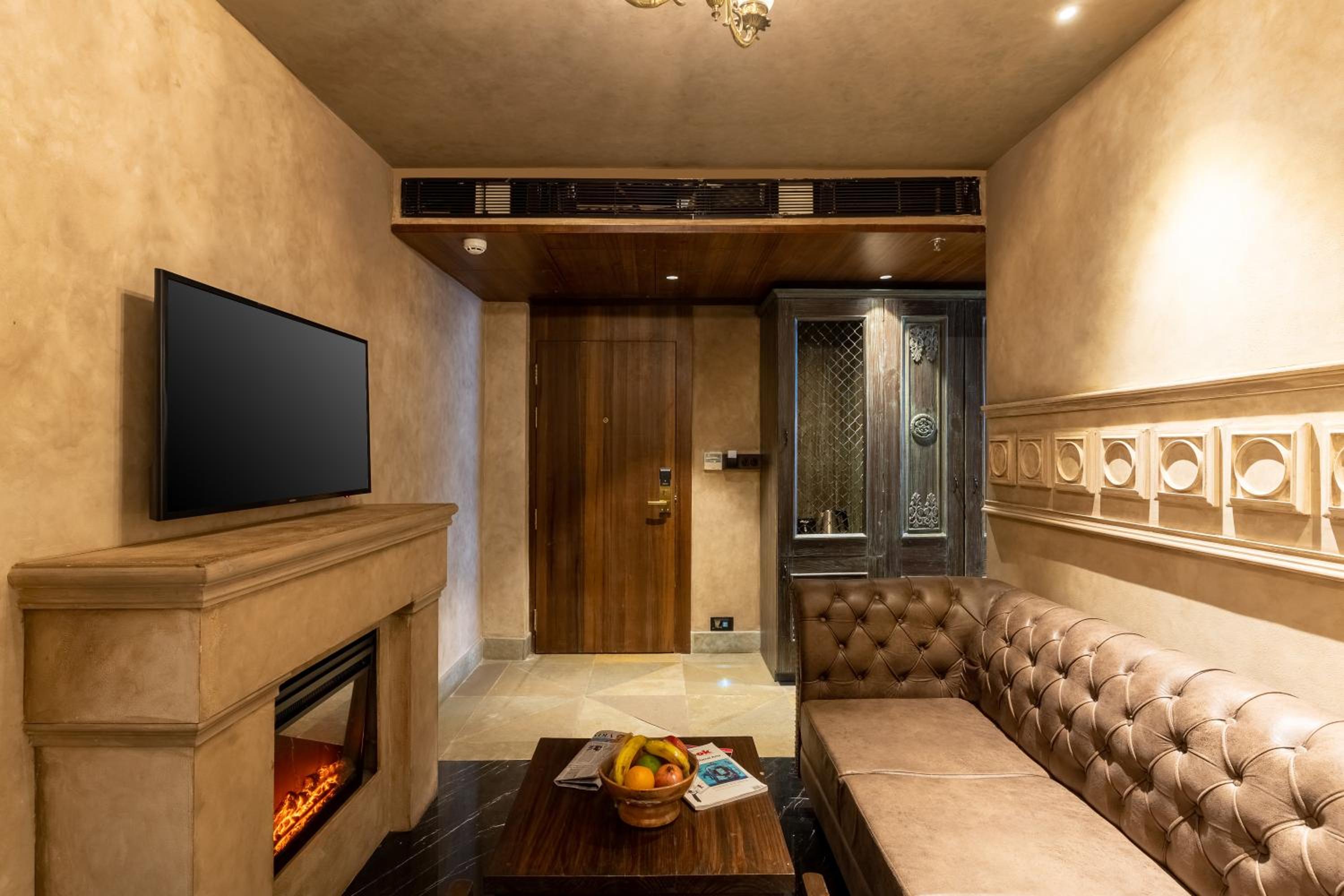 Superior Suite - Photo 19