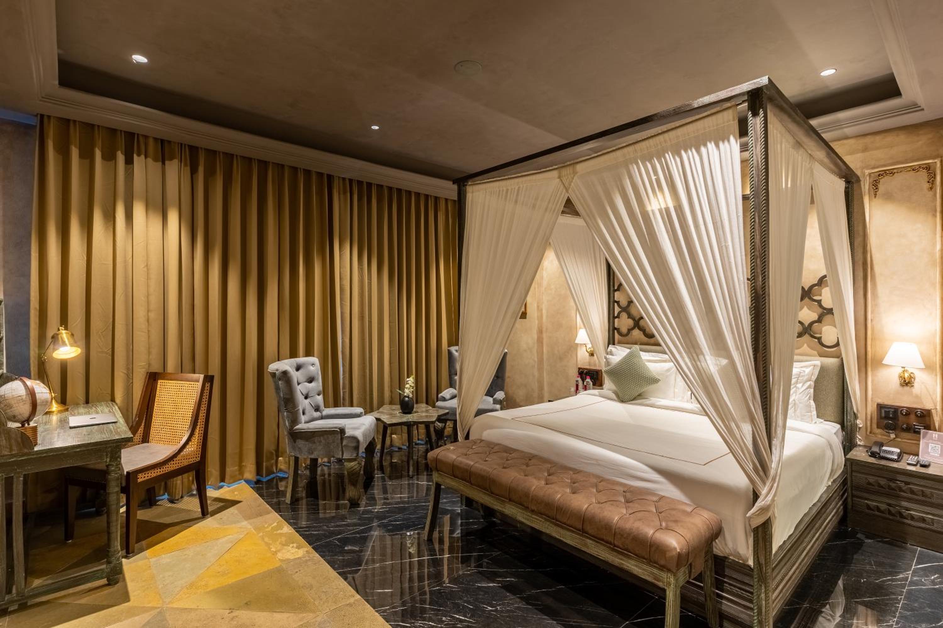 Superior Suite - Photo 16