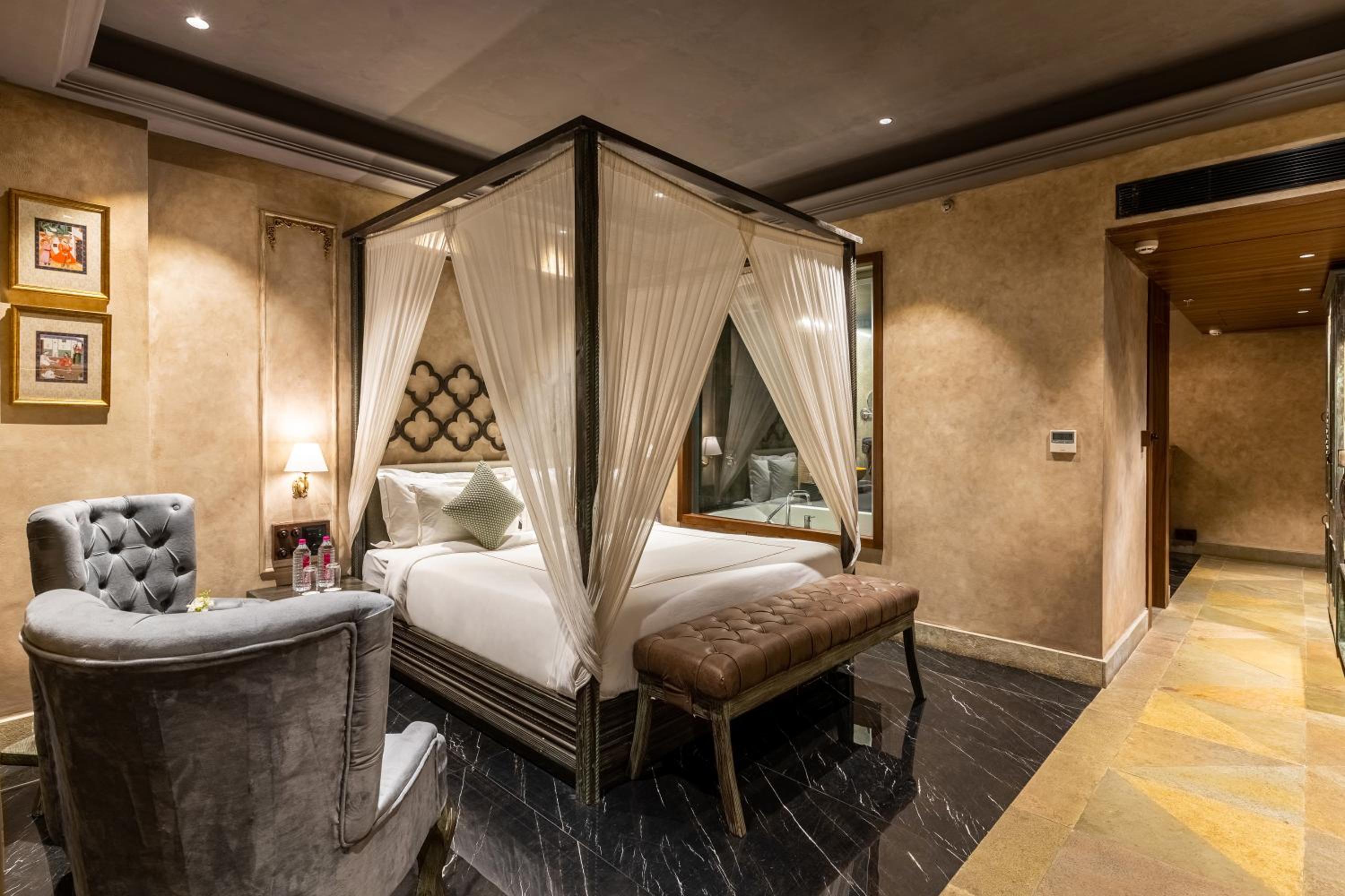 Superior Suite - Photo 8