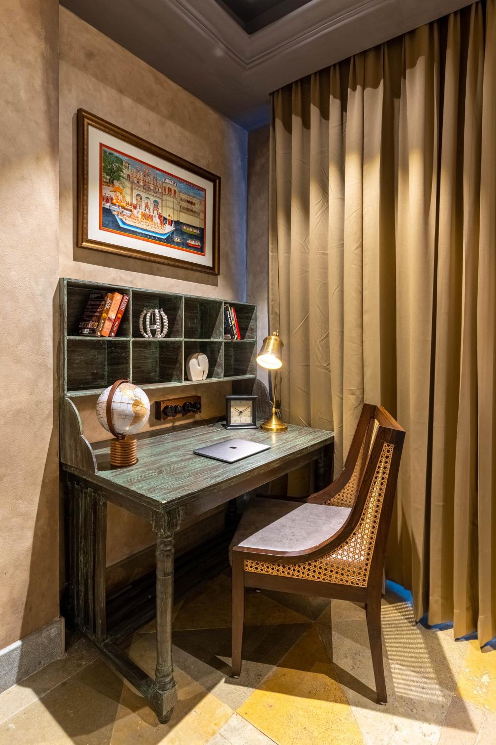 Superior Suite - Photo 13