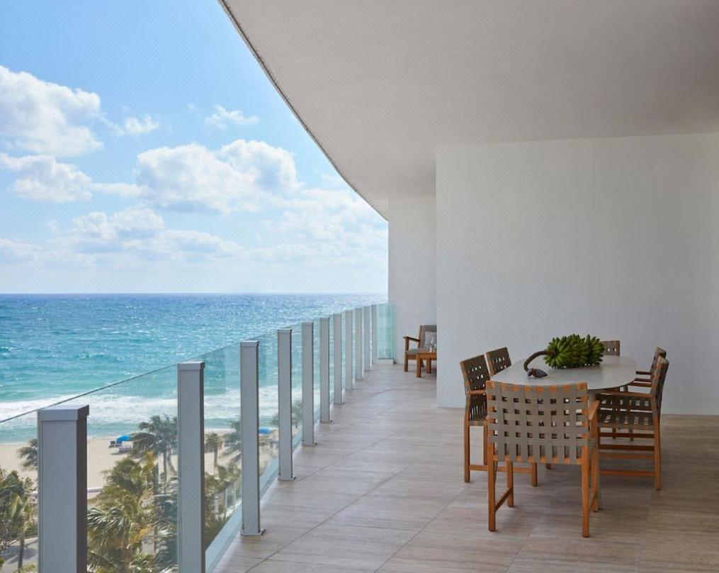 Ocean-View Two Bedroom Residential Suite King and Two Queens photo 2