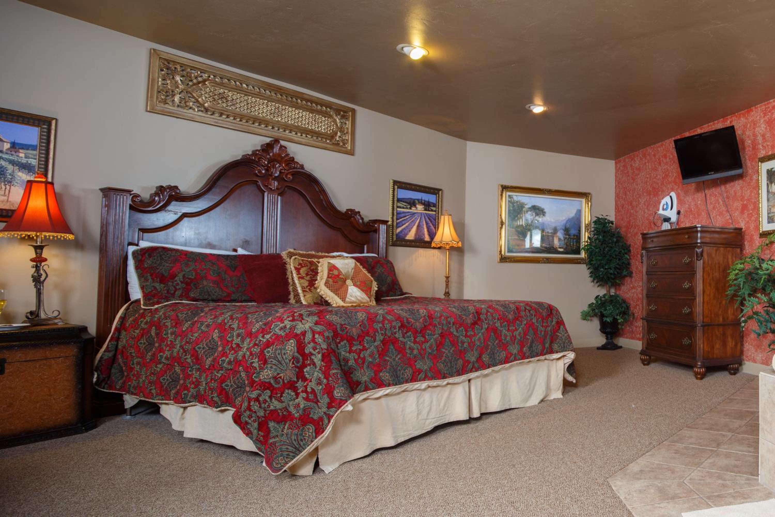 Tuscan Suite with Spa photo 1