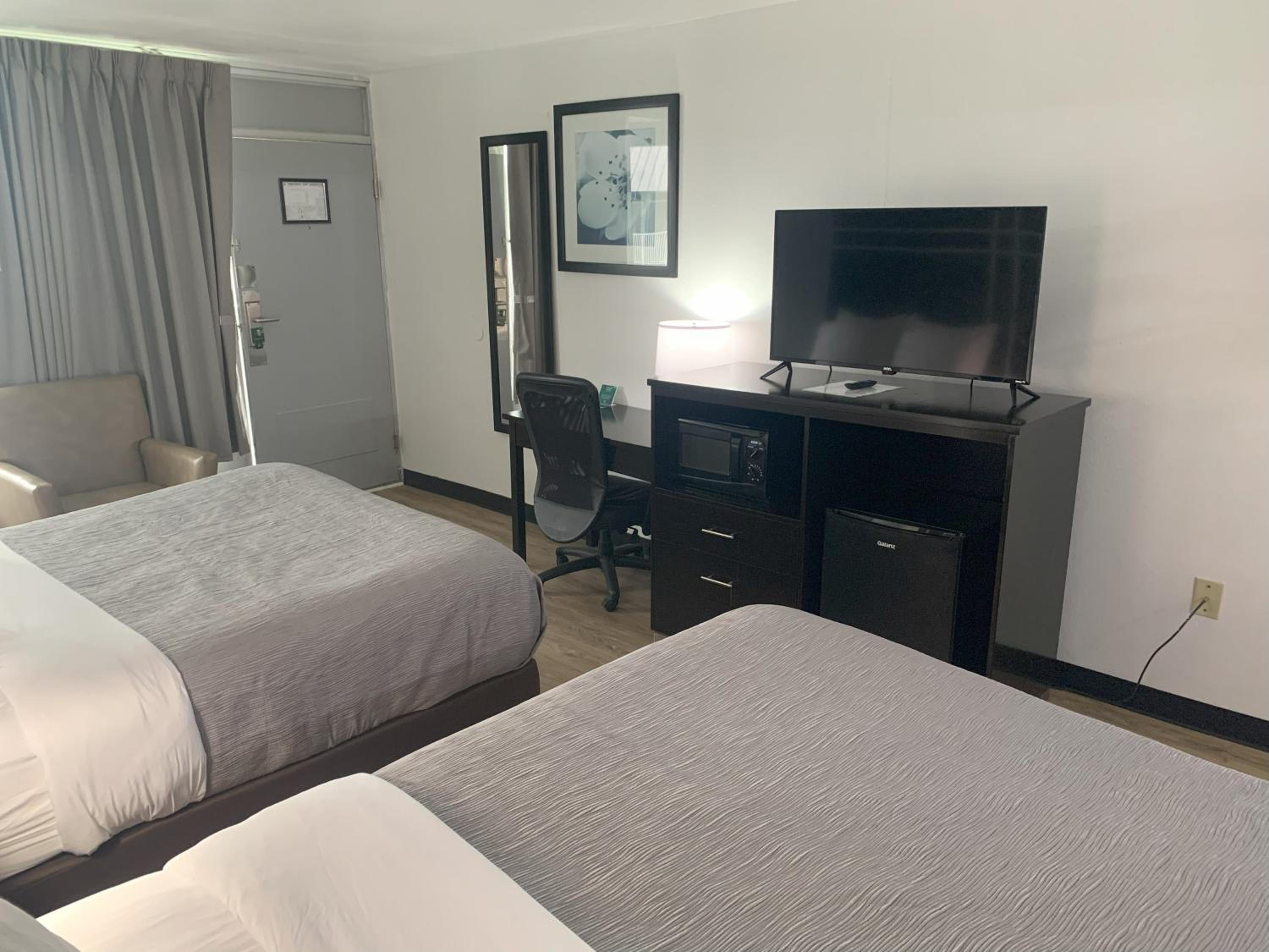Queen Room with Two Queen Beds - Smoking