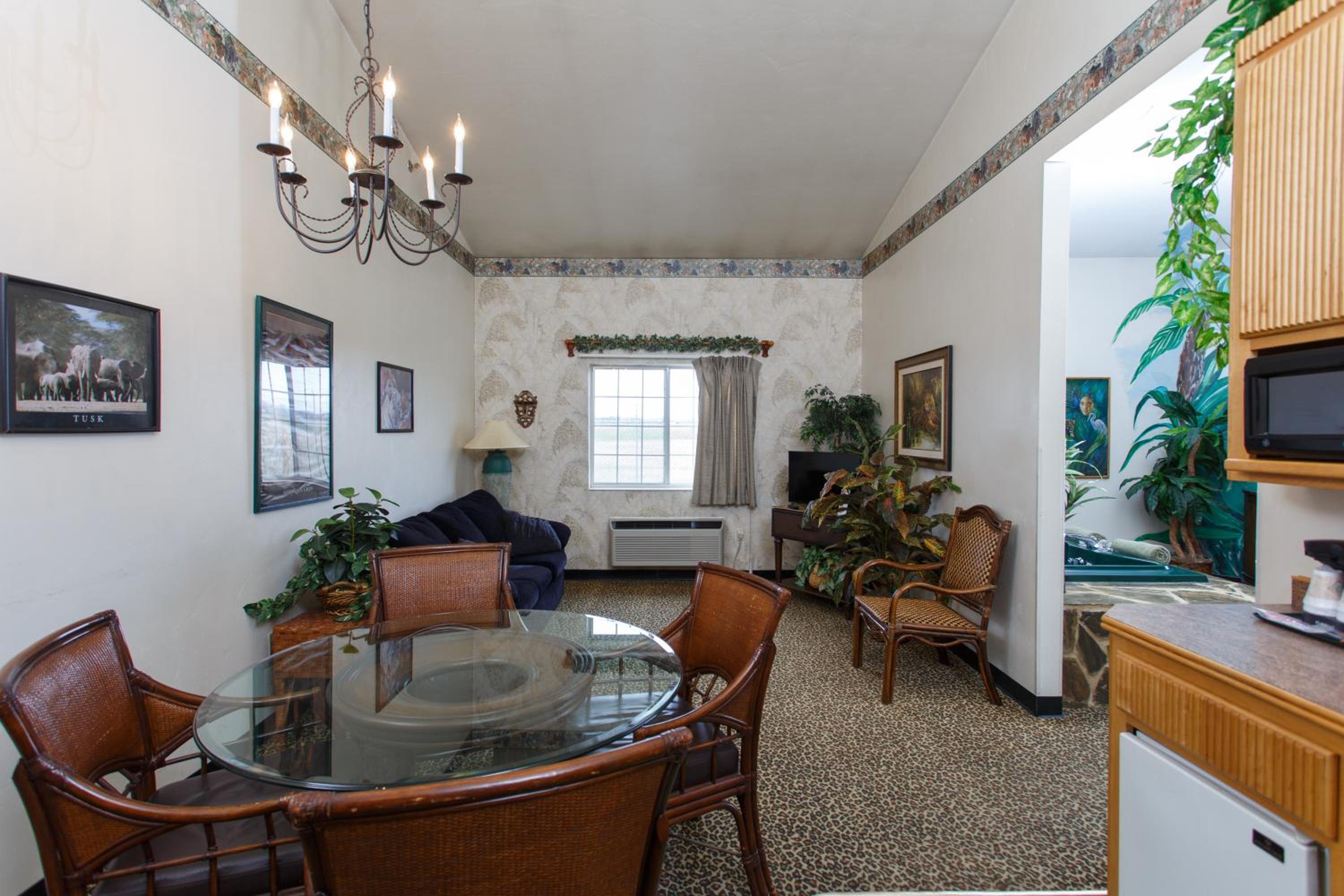 Tuscan Suite with Spa photo 2
