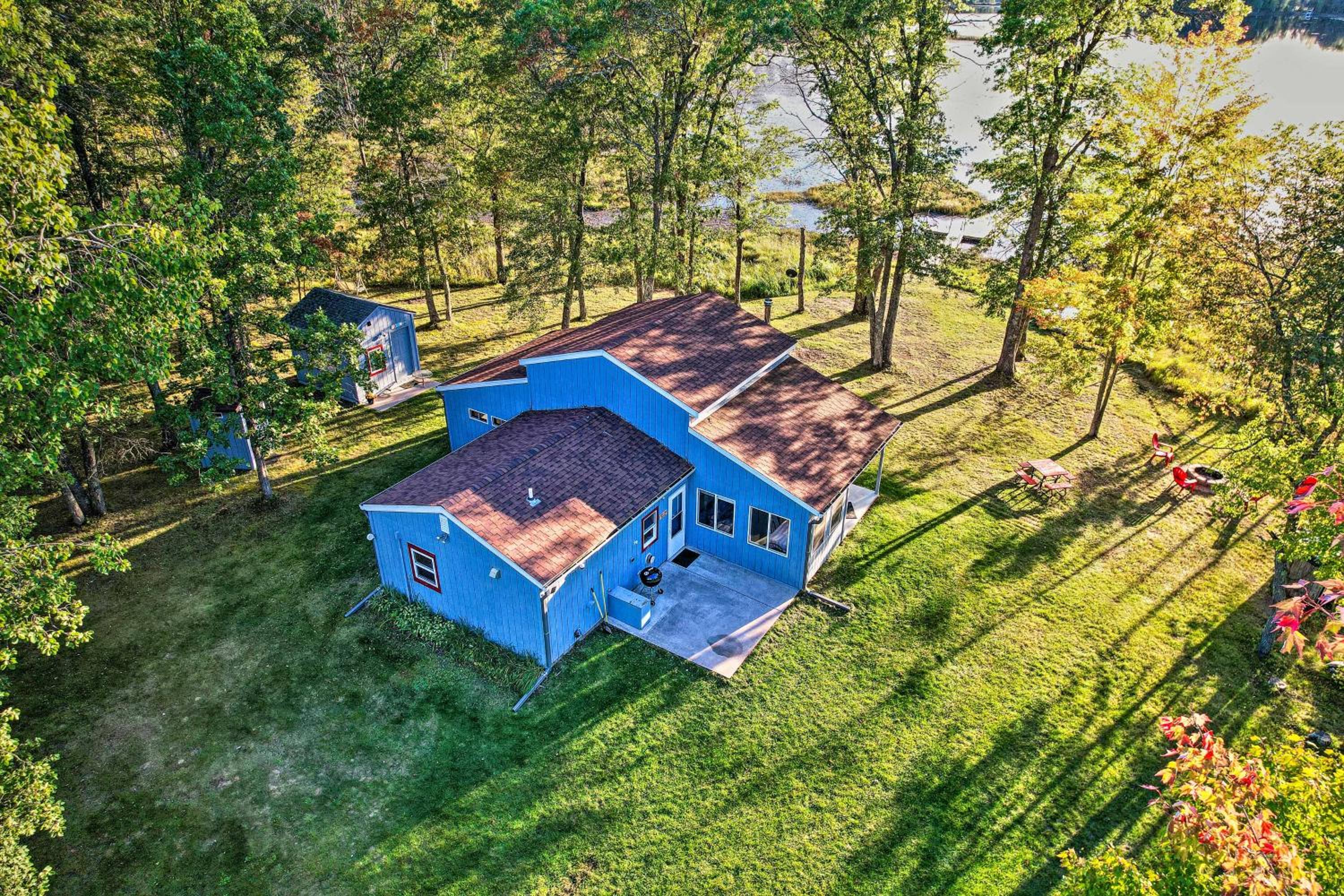 Three-Bedroom House photo 2