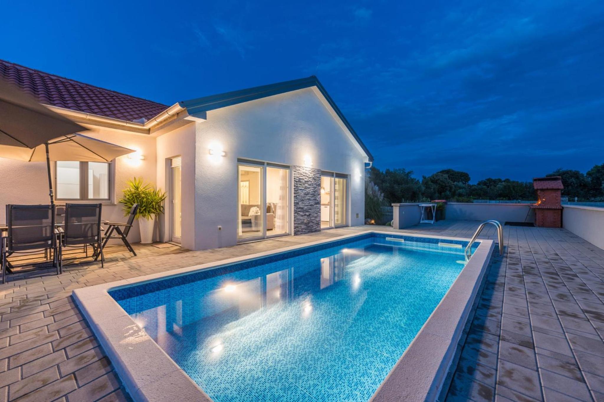 Three-Bedroom Villa photo 2