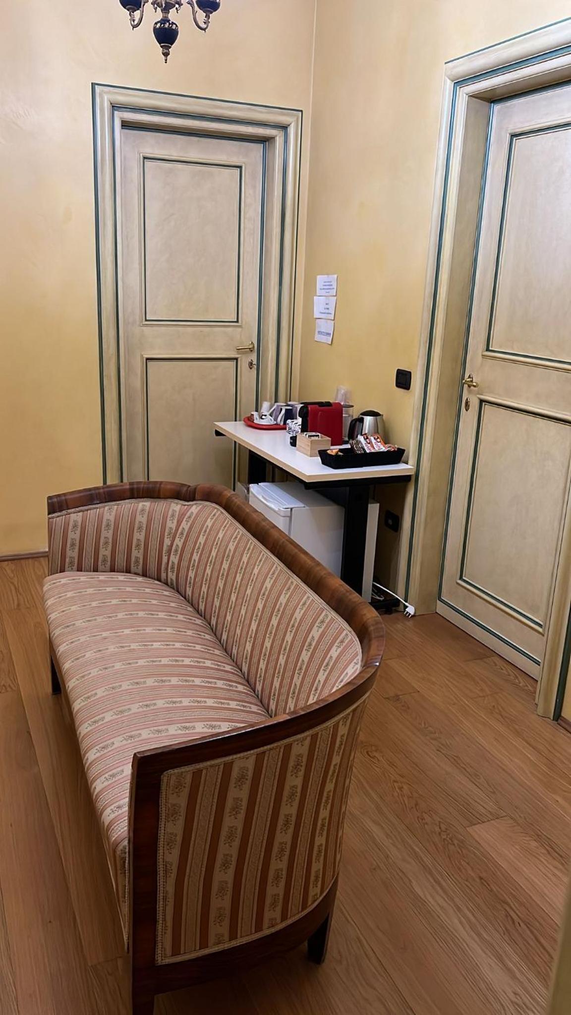 Large Double Room - Photo 3
