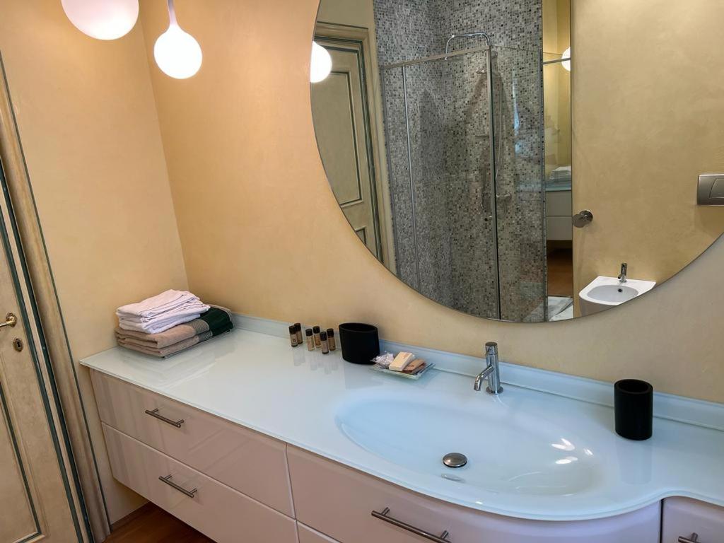 Large Double Room - Photo 4