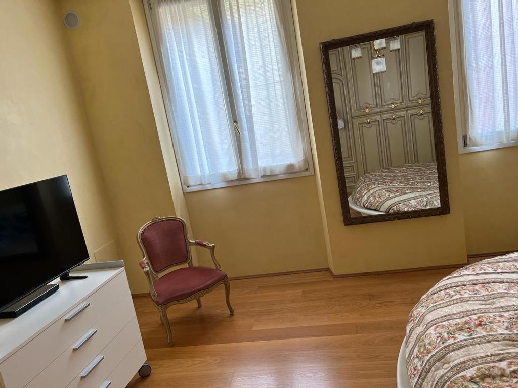 Large Double Room - Photo 5