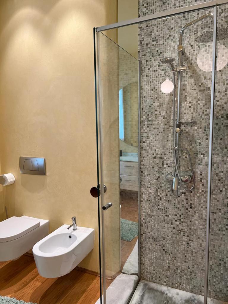Large Double Room - Photo 2
