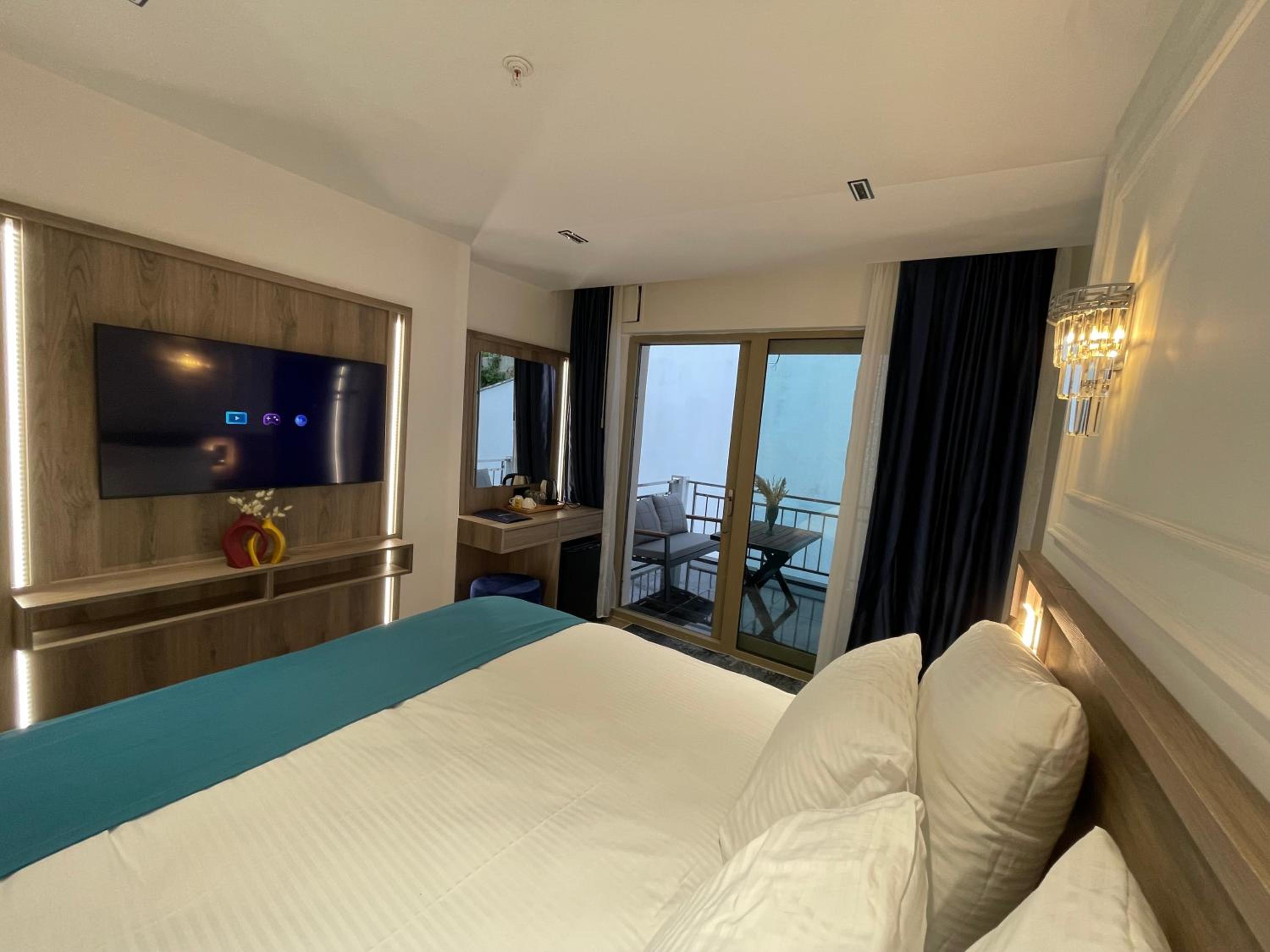 Double Room with Balcony photo 2