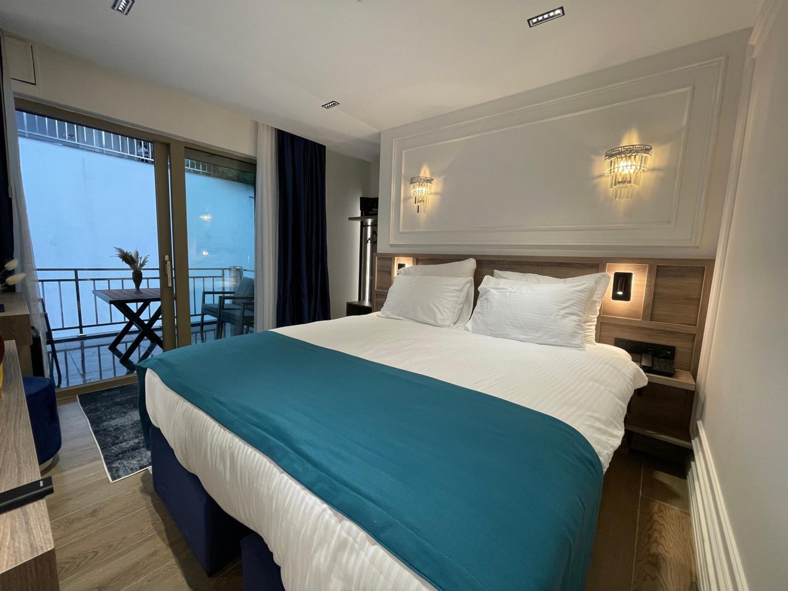 Double Room with Balcony photo 3