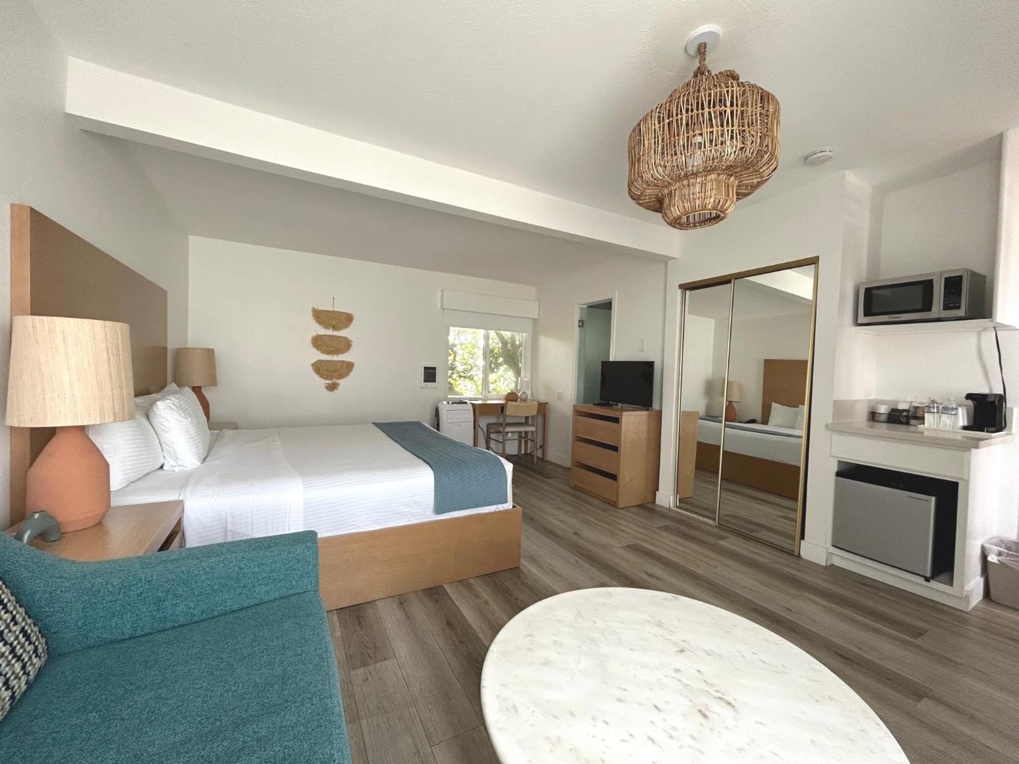 King Room with Sofa Bed - Deck View - Photo 3