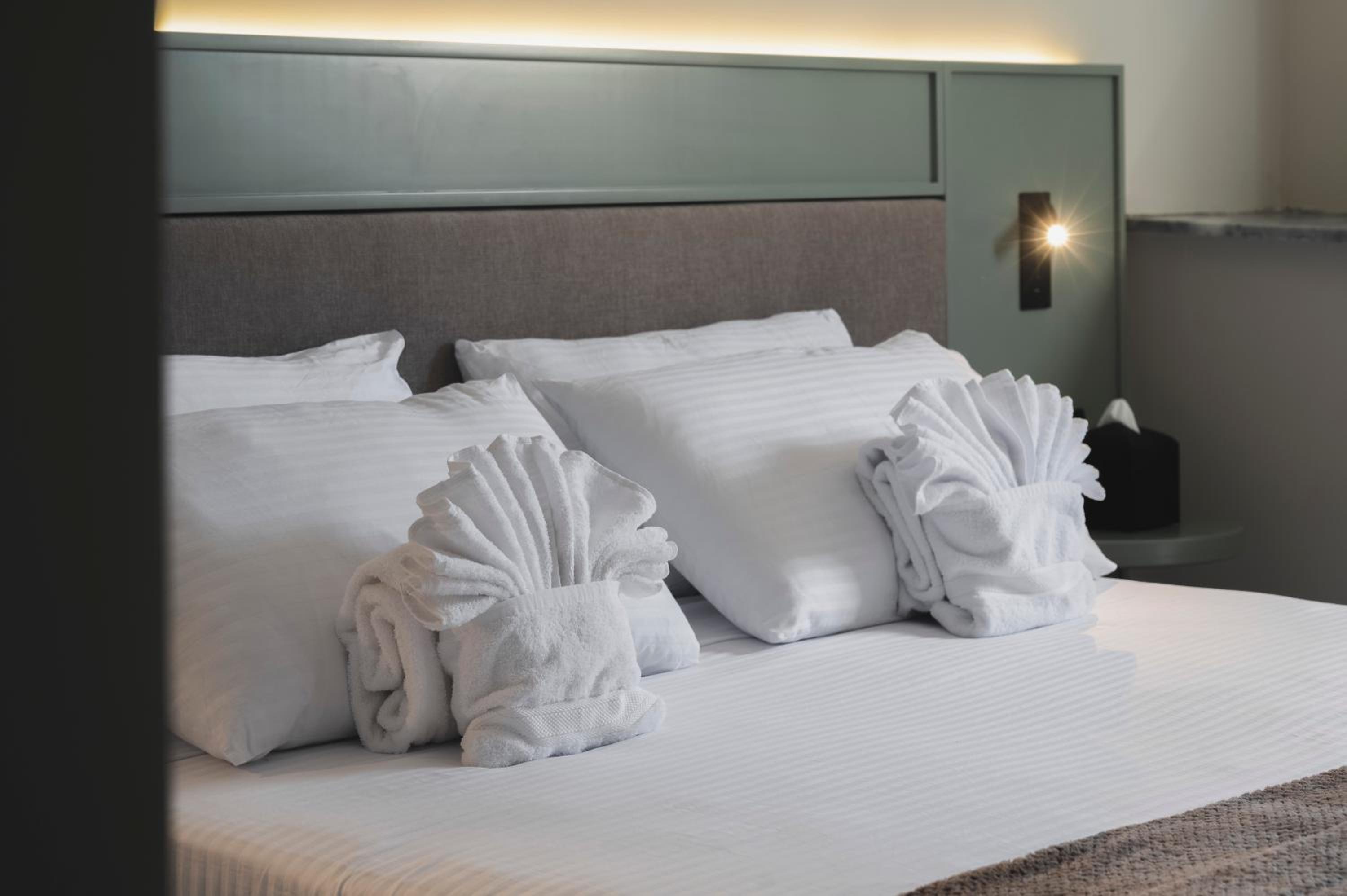 Standard Double or Twin Room - Photo 31