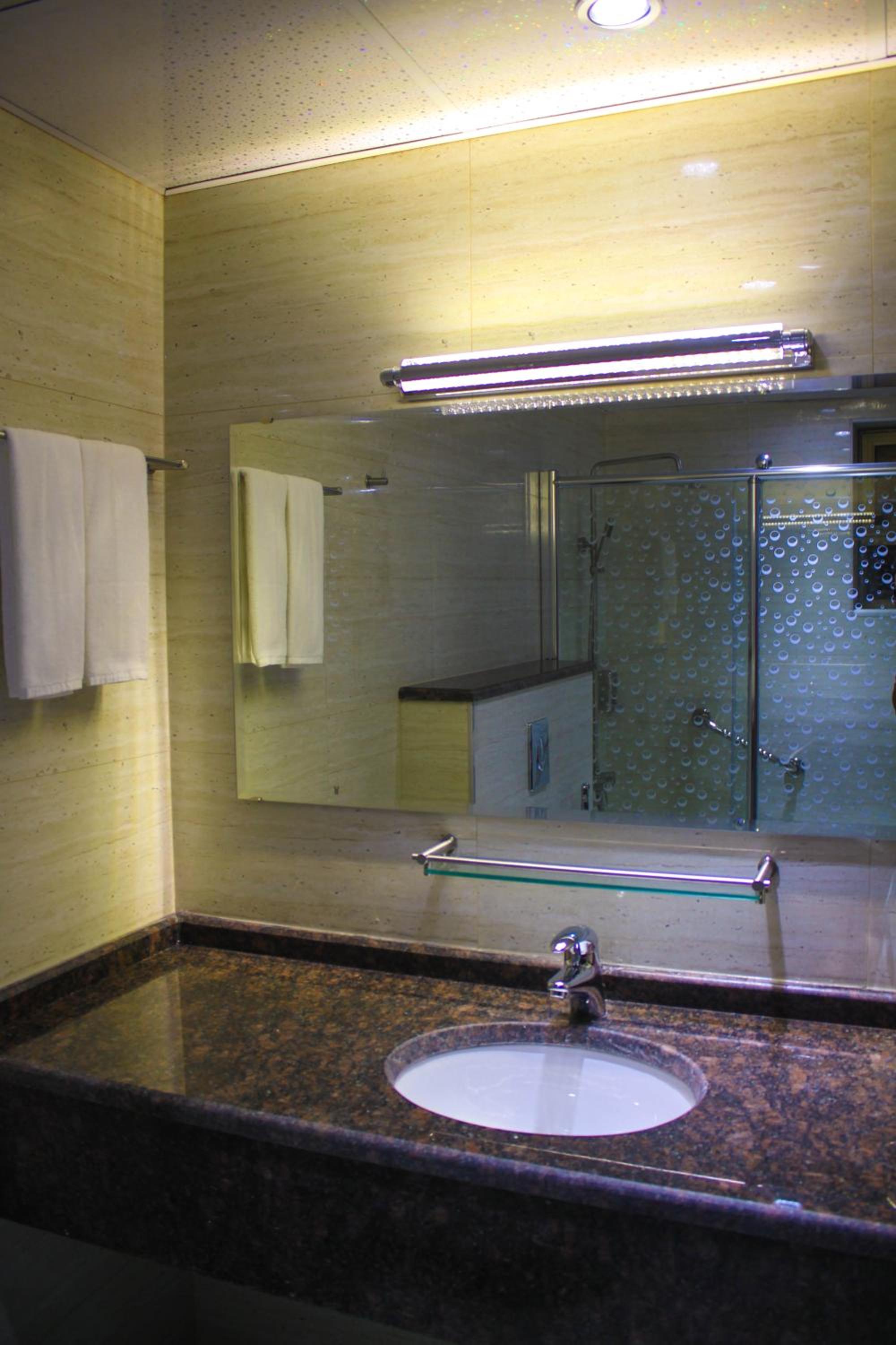 King Suite - Photo 8