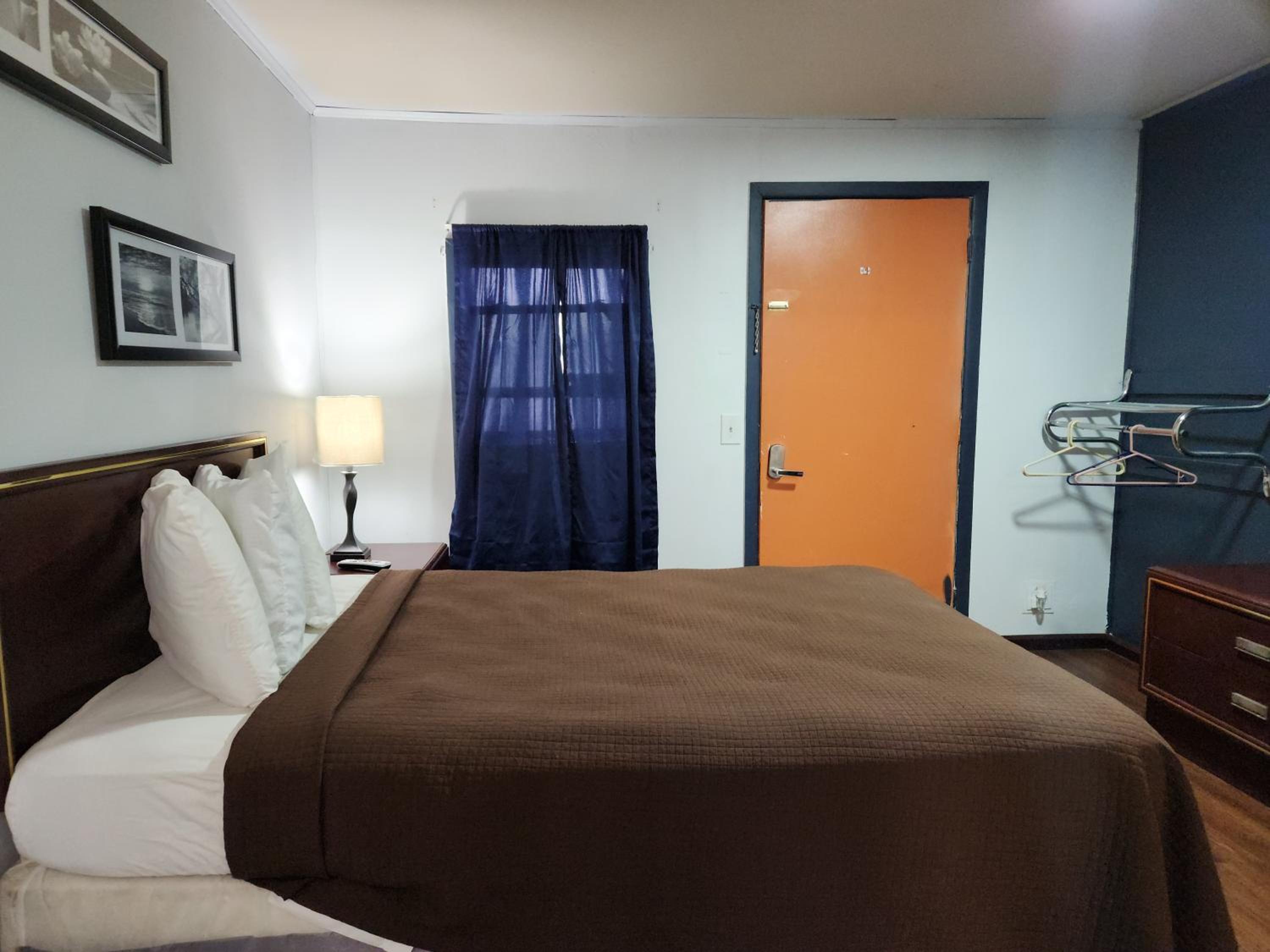 Small Twin Room photo 2