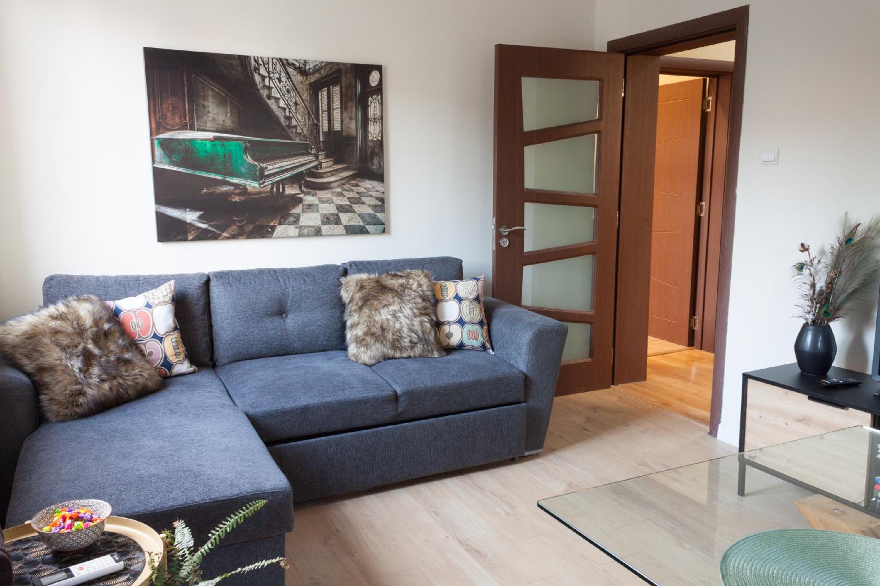 Two-Bedroom Apartment - Photo 2