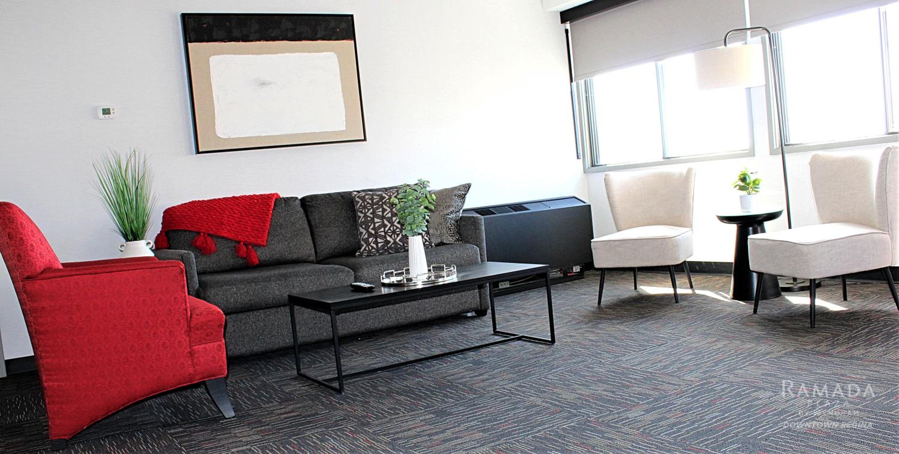 Penthouse King Suite with Sofa Bed - Photo 5