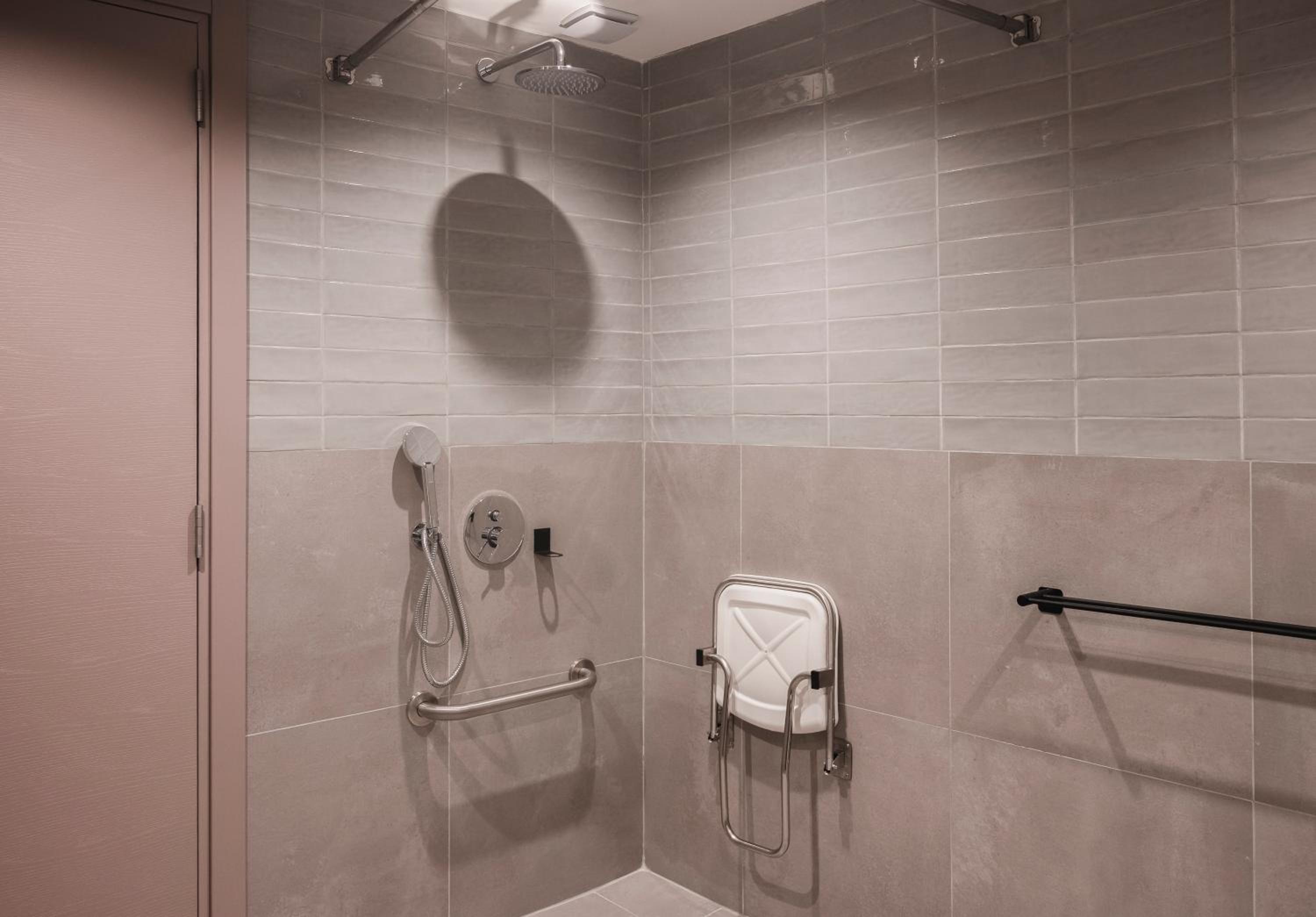 Standard Double or Twin Room - Disability Access - Photo 18